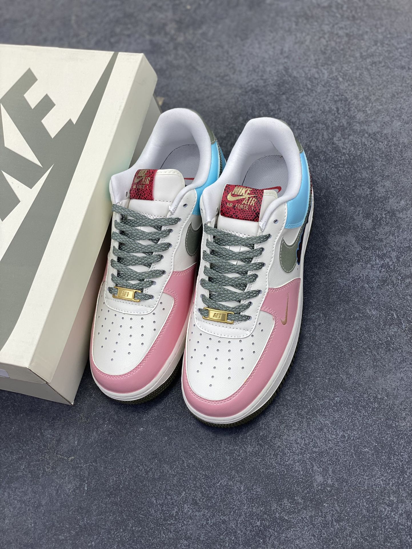 图片[8]-【定制球鞋】纯手工绘画Nike Air Force 1 空军一号 手绘 涂鸦 拉布布 潮流 耐磨 低帮 板鞋 男女同款 白黑色折边针车 工艺难度大 原楦头原纸板 原装鞋盒 定制五金配件 内置全掌气垫 原厂鞋底 货号：FV5979-130 尺码：36 36.5 37.5 38 38.5 39 40 40.5 41 42 42.5 43 44 44.5 45-选品中心