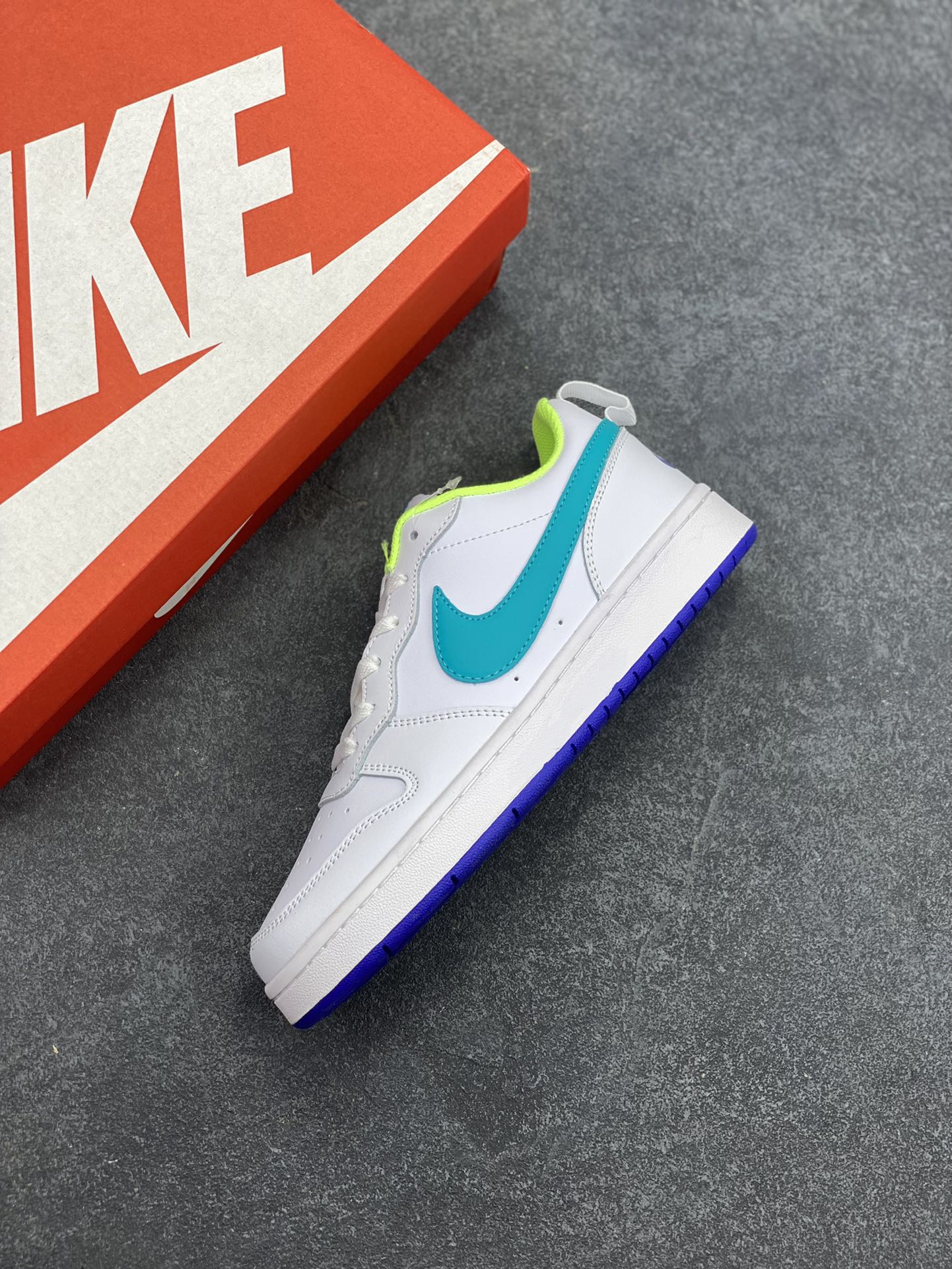 图片[7]-福利特价 Nike Court Borough 低帮百搭透气休闲运动板鞋男女鞋 经典耐用的设计，兼顾舒适脚感和出众风范，演绎匠心之作。结构性的支撑贴合感结合复古篮球设计，塑就场外全明星风范。 货号：BQ5448-105 尺码：36 36.5 37.5 38 38.5 39 40 40.5 4142 42.5 43 44 44.5 45-选品中心