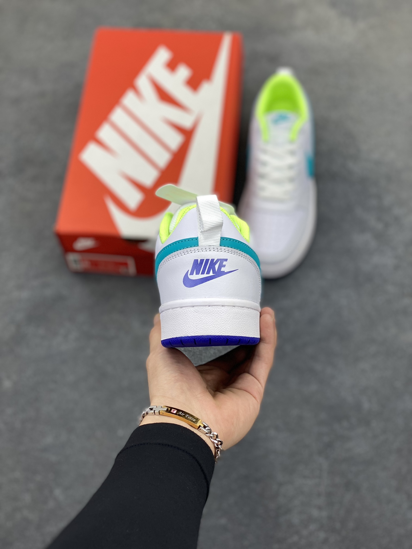 图片[4]-福利特价 Nike Court Borough 低帮百搭透气休闲运动板鞋男女鞋 经典耐用的设计，兼顾舒适脚感和出众风范，演绎匠心之作。结构性的支撑贴合感结合复古篮球设计，塑就场外全明星风范。 货号：BQ5448-105 尺码：36 36.5 37.5 38 38.5 39 40 40.5 4142 42.5 43 44 44.5 45-选品中心