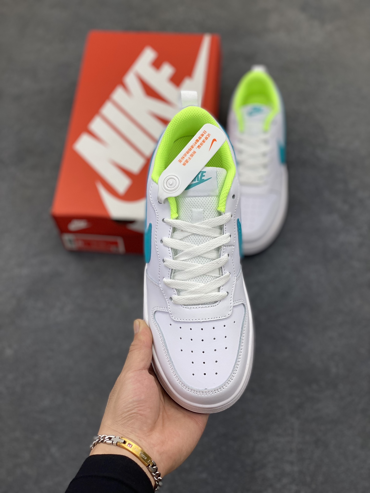 图片[2]-福利特价 Nike Court Borough 低帮百搭透气休闲运动板鞋男女鞋 经典耐用的设计，兼顾舒适脚感和出众风范，演绎匠心之作。结构性的支撑贴合感结合复古篮球设计，塑就场外全明星风范。 货号：BQ5448-105 尺码：36 36.5 37.5 38 38.5 39 40 40.5 4142 42.5 43 44 44.5 45-选品中心