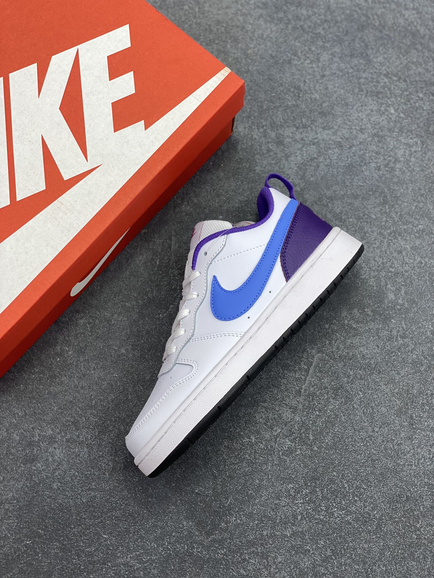 图片[7]-福利特价 Nike Court Borough 低帮百搭透气休闲运动板鞋男女鞋 经典耐用的设计，兼顾舒适脚感和出众风范，演绎匠心之作。结构性的支撑贴合感结合复古篮球设计，塑就场外全明星风范。 货号：BQ5448-106 尺码：36 36.5 37.5 38 38.5 39 40 40.5 4142 42.5 43 44 44.5 45-选品中心