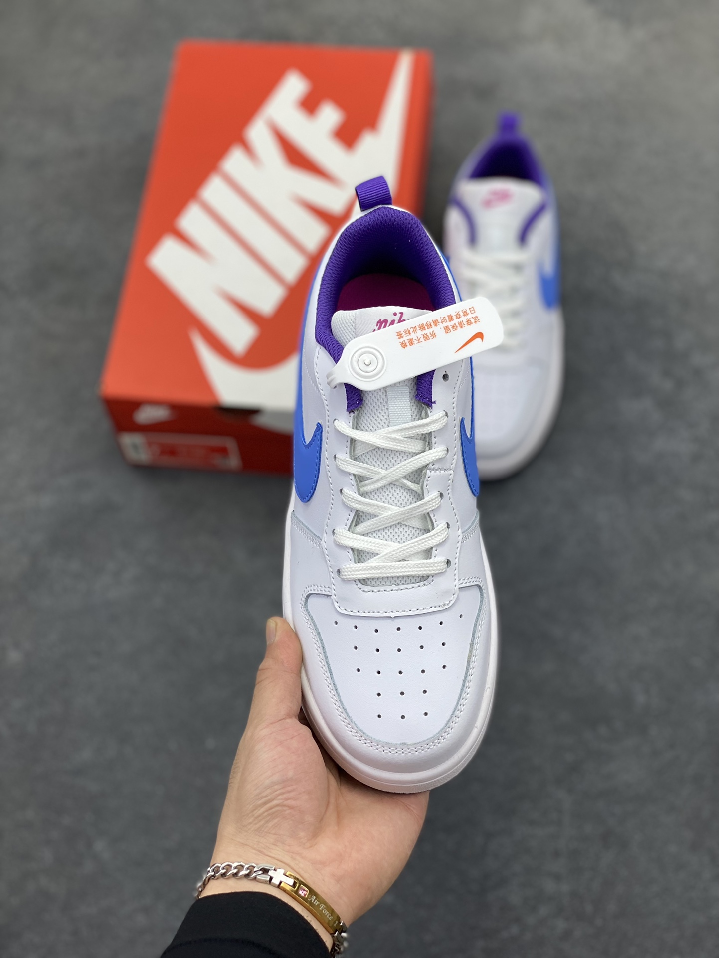 图片[2]-福利特价 Nike Court Borough 低帮百搭透气休闲运动板鞋男女鞋 经典耐用的设计，兼顾舒适脚感和出众风范，演绎匠心之作。结构性的支撑贴合感结合复古篮球设计，塑就场外全明星风范。 货号：BQ5448-106 尺码：36 36.5 37.5 38 38.5 39 40 40.5 4142 42.5 43 44 44.5 45-选品中心