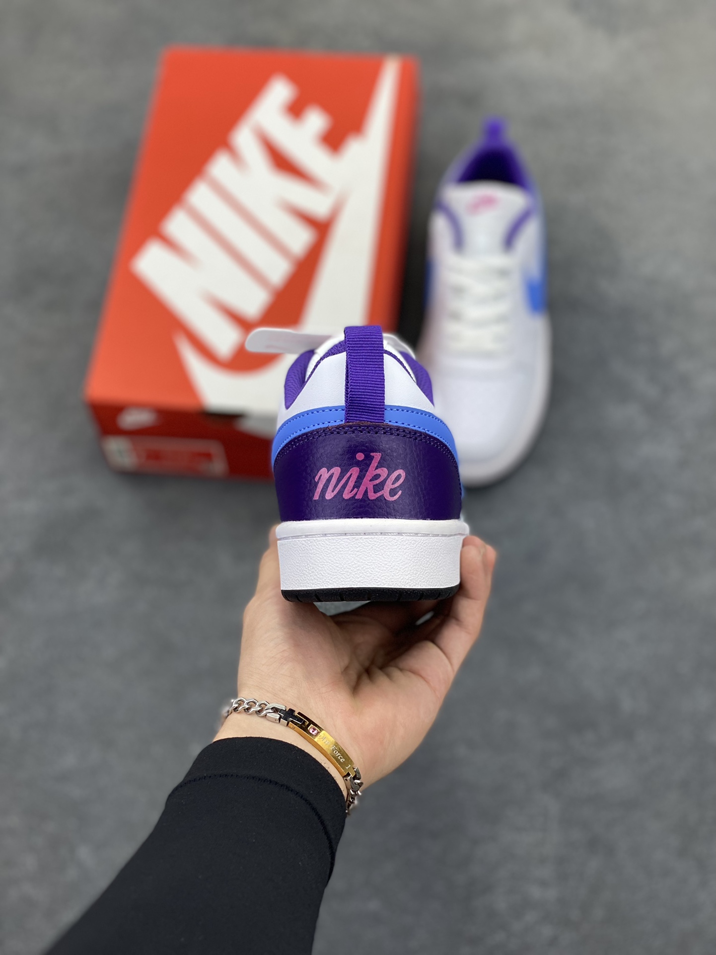 图片[4]-福利特价 Nike Court Borough 低帮百搭透气休闲运动板鞋男女鞋 经典耐用的设计，兼顾舒适脚感和出众风范，演绎匠心之作。结构性的支撑贴合感结合复古篮球设计，塑就场外全明星风范。 货号：BQ5448-106 尺码：36 36.5 37.5 38 38.5 39 40 40.5 4142 42.5 43 44 44.5 45-选品中心