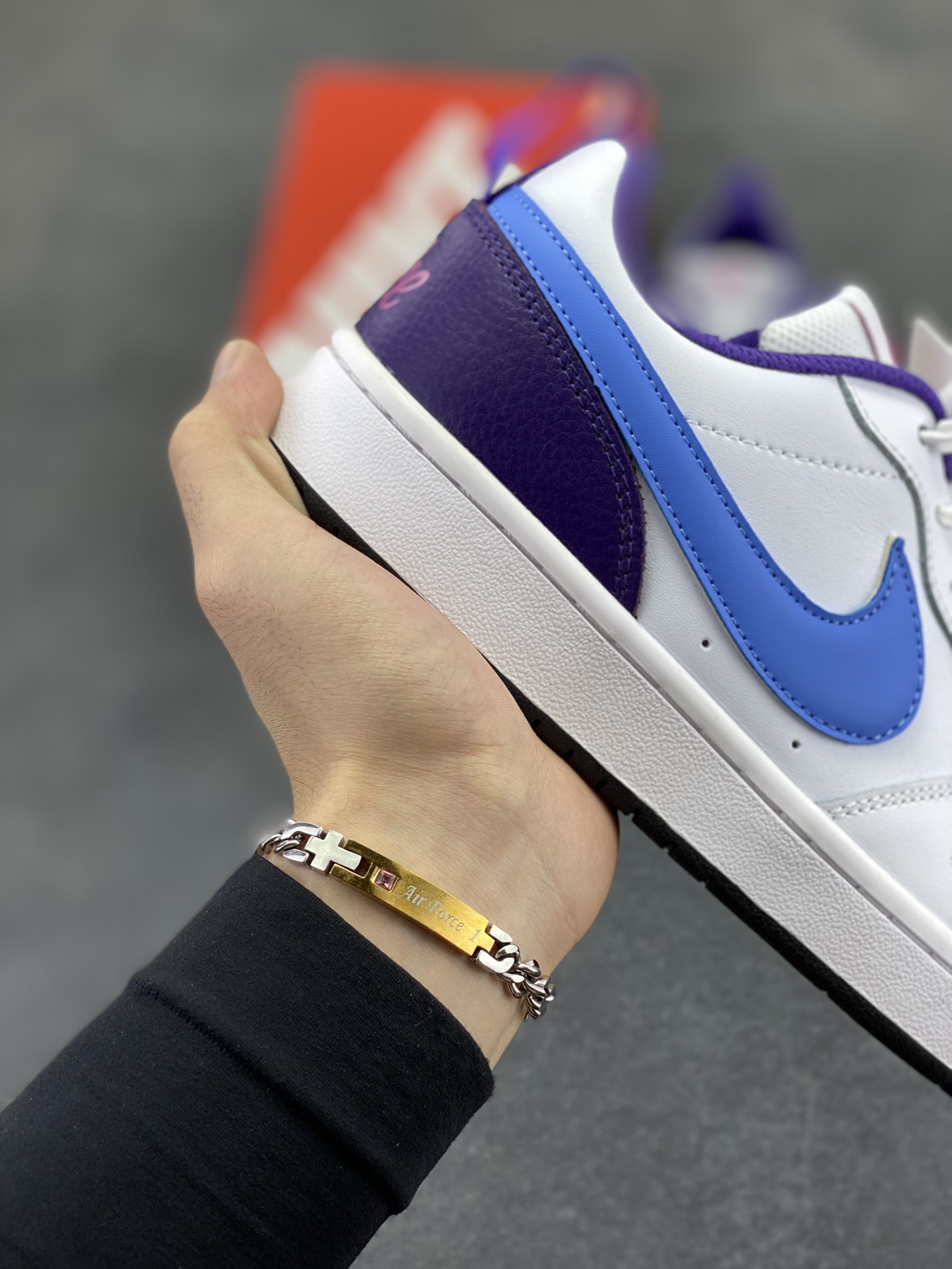 图片[6]-福利特价 Nike Court Borough 低帮百搭透气休闲运动板鞋男女鞋 经典耐用的设计，兼顾舒适脚感和出众风范，演绎匠心之作。结构性的支撑贴合感结合复古篮球设计，塑就场外全明星风范。 货号：BQ5448-106 尺码：36 36.5 37.5 38 38.5 39 40 40.5 4142 42.5 43 44 44.5 45-选品中心