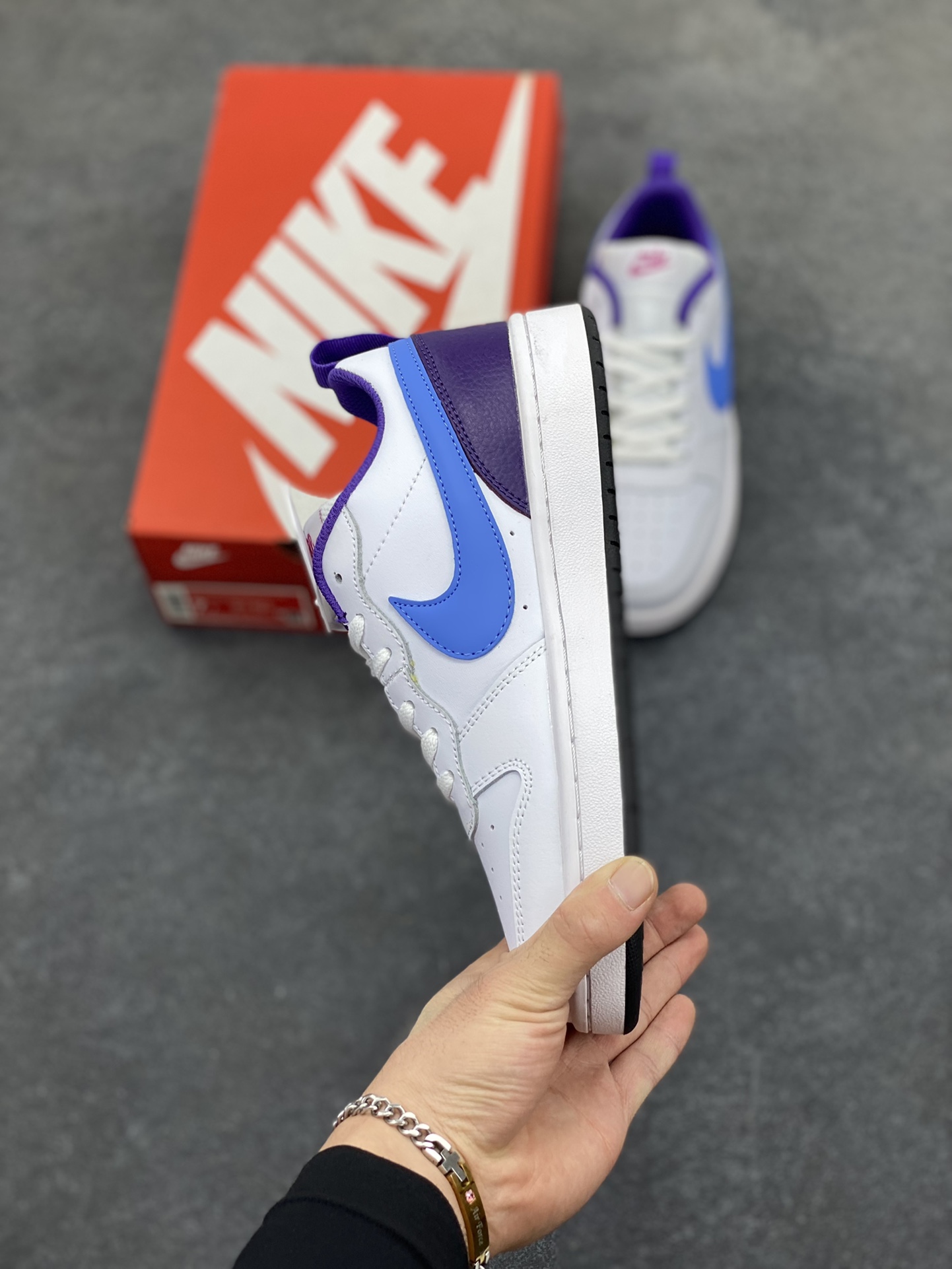 图片[3]-福利特价 Nike Court Borough 低帮百搭透气休闲运动板鞋男女鞋 经典耐用的设计，兼顾舒适脚感和出众风范，演绎匠心之作。结构性的支撑贴合感结合复古篮球设计，塑就场外全明星风范。 货号：BQ5448-106 尺码：36 36.5 37.5 38 38.5 39 40 40.5 4142 42.5 43 44 44.5 45-选品中心