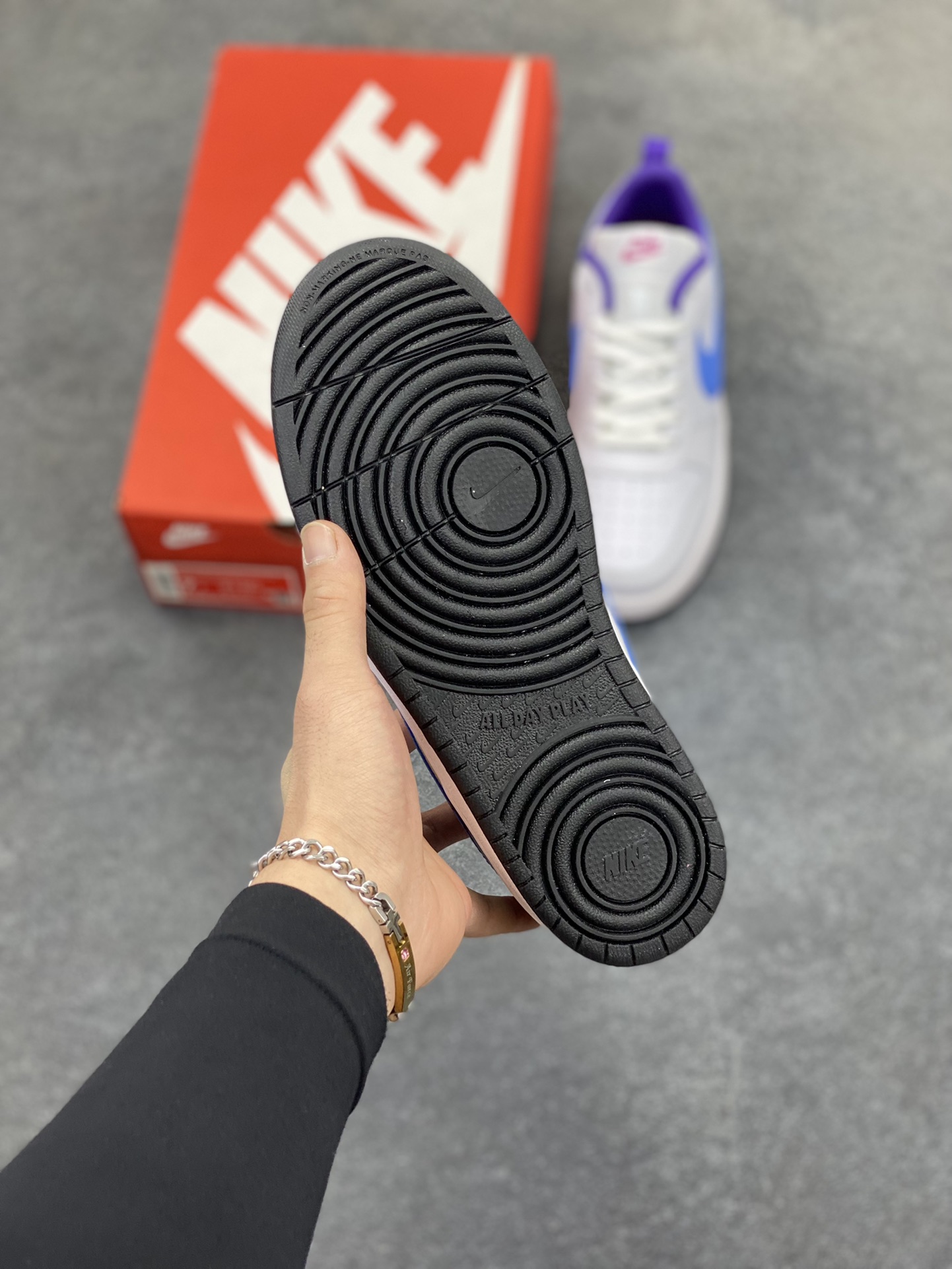 图片[5]-福利特价 Nike Court Borough 低帮百搭透气休闲运动板鞋男女鞋 经典耐用的设计，兼顾舒适脚感和出众风范，演绎匠心之作。结构性的支撑贴合感结合复古篮球设计，塑就场外全明星风范。 货号：BQ5448-106 尺码：36 36.5 37.5 38 38.5 39 40 40.5 4142 42.5 43 44 44.5 45-选品中心