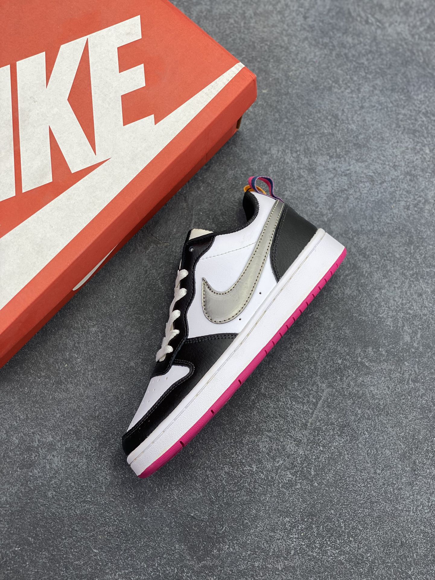 图片[7]-福利特价 Nike Court Borough 低帮百搭透气休闲运动板鞋男女鞋 经典耐用的设计，兼顾舒适脚感和出众风范，演绎匠心之作。结构性的支撑贴合感结合复古篮球设计，塑就场外全明星风范。 货号：DJ0040-100 尺码：36 36.5 37.5 38 38.5 39 40 40.5 4142 42.5 43 44 44.5 45-选品中心