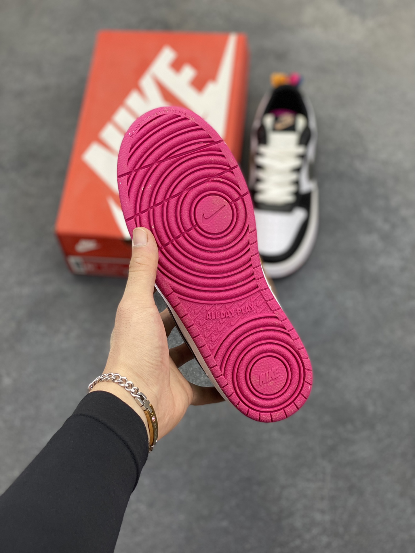 图片[5]-福利特价 Nike Court Borough 低帮百搭透气休闲运动板鞋男女鞋 经典耐用的设计，兼顾舒适脚感和出众风范，演绎匠心之作。结构性的支撑贴合感结合复古篮球设计，塑就场外全明星风范。 货号：DJ0040-100 尺码：36 36.5 37.5 38 38.5 39 40 40.5 4142 42.5 43 44 44.5 45-选品中心