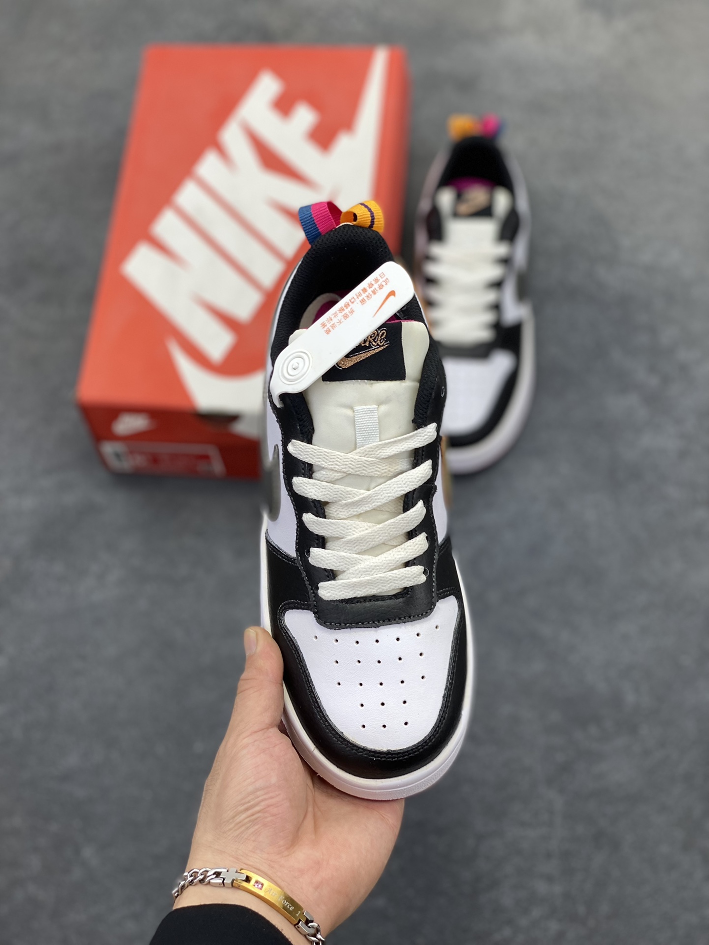 图片[2]-福利特价 Nike Court Borough 低帮百搭透气休闲运动板鞋男女鞋 经典耐用的设计，兼顾舒适脚感和出众风范，演绎匠心之作。结构性的支撑贴合感结合复古篮球设计，塑就场外全明星风范。 货号：DJ0040-100 尺码：36 36.5 37.5 38 38.5 39 40 40.5 4142 42.5 43 44 44.5 45-选品中心