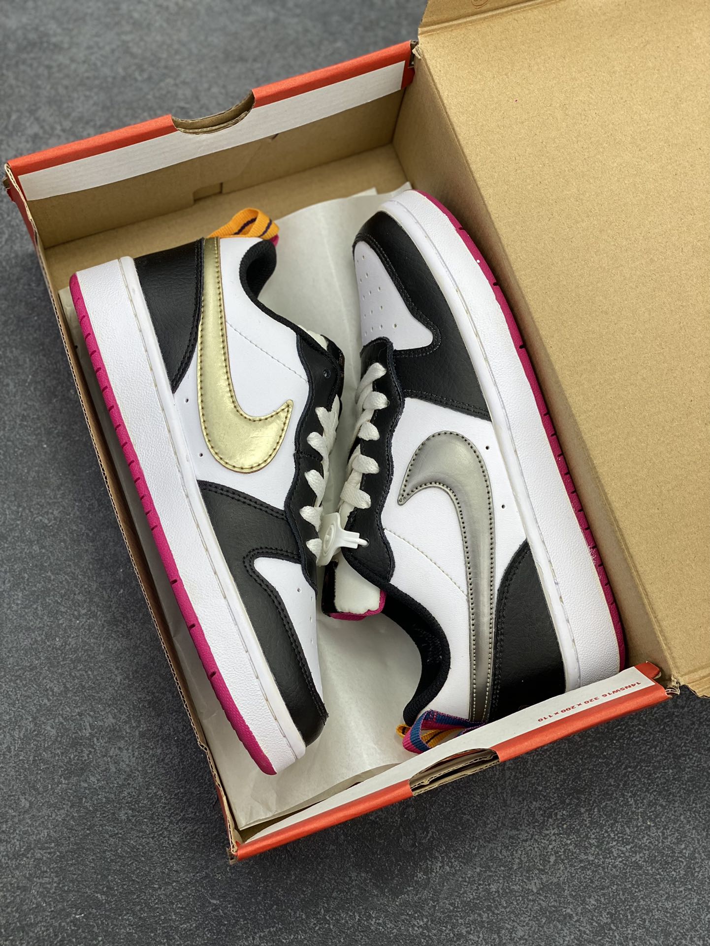 图片[9]-福利特价 Nike Court Borough 低帮百搭透气休闲运动板鞋男女鞋 经典耐用的设计，兼顾舒适脚感和出众风范，演绎匠心之作。结构性的支撑贴合感结合复古篮球设计，塑就场外全明星风范。 货号：DJ0040-100 尺码：36 36.5 37.5 38 38.5 39 40 40.5 4142 42.5 43 44 44.5 45-选品中心