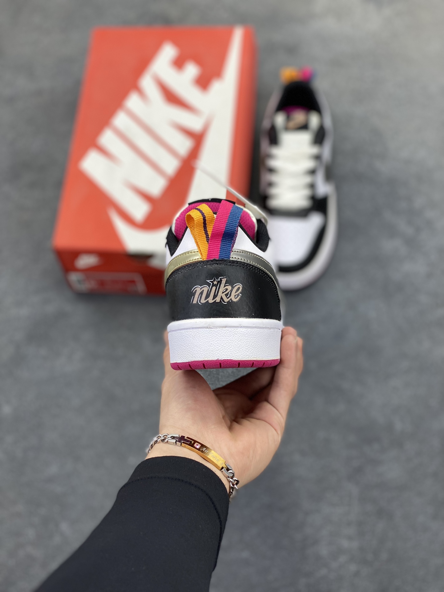 图片[4]-福利特价 Nike Court Borough 低帮百搭透气休闲运动板鞋男女鞋 经典耐用的设计，兼顾舒适脚感和出众风范，演绎匠心之作。结构性的支撑贴合感结合复古篮球设计，塑就场外全明星风范。 货号：DJ0040-100 尺码：36 36.5 37.5 38 38.5 39 40 40.5 4142 42.5 43 44 44.5 45-选品中心