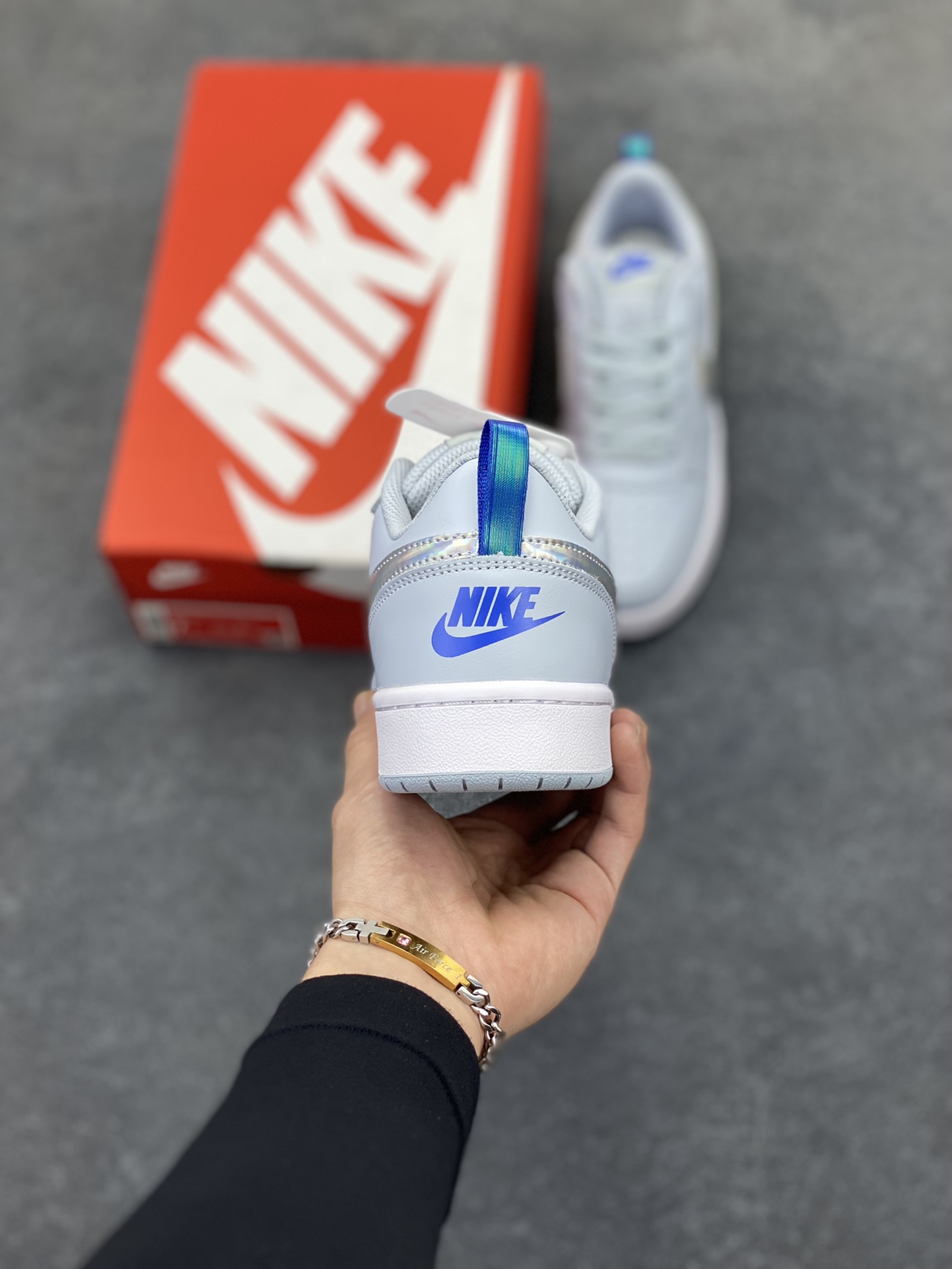 图片[4]-福利特价 Nike Court Borough 低帮百搭透气休闲运动板鞋男女鞋 经典耐用的设计，兼顾舒适脚感和出众风范，演绎匠心之作。结构性的支撑贴合感结合复古篮球设计，塑就场外全明星风范。 货号：CJ2239-401 尺码：36 36.5 37.5 38 38.5 39 40 40.5 4142 42.5 43 44 44.5 45-选品中心