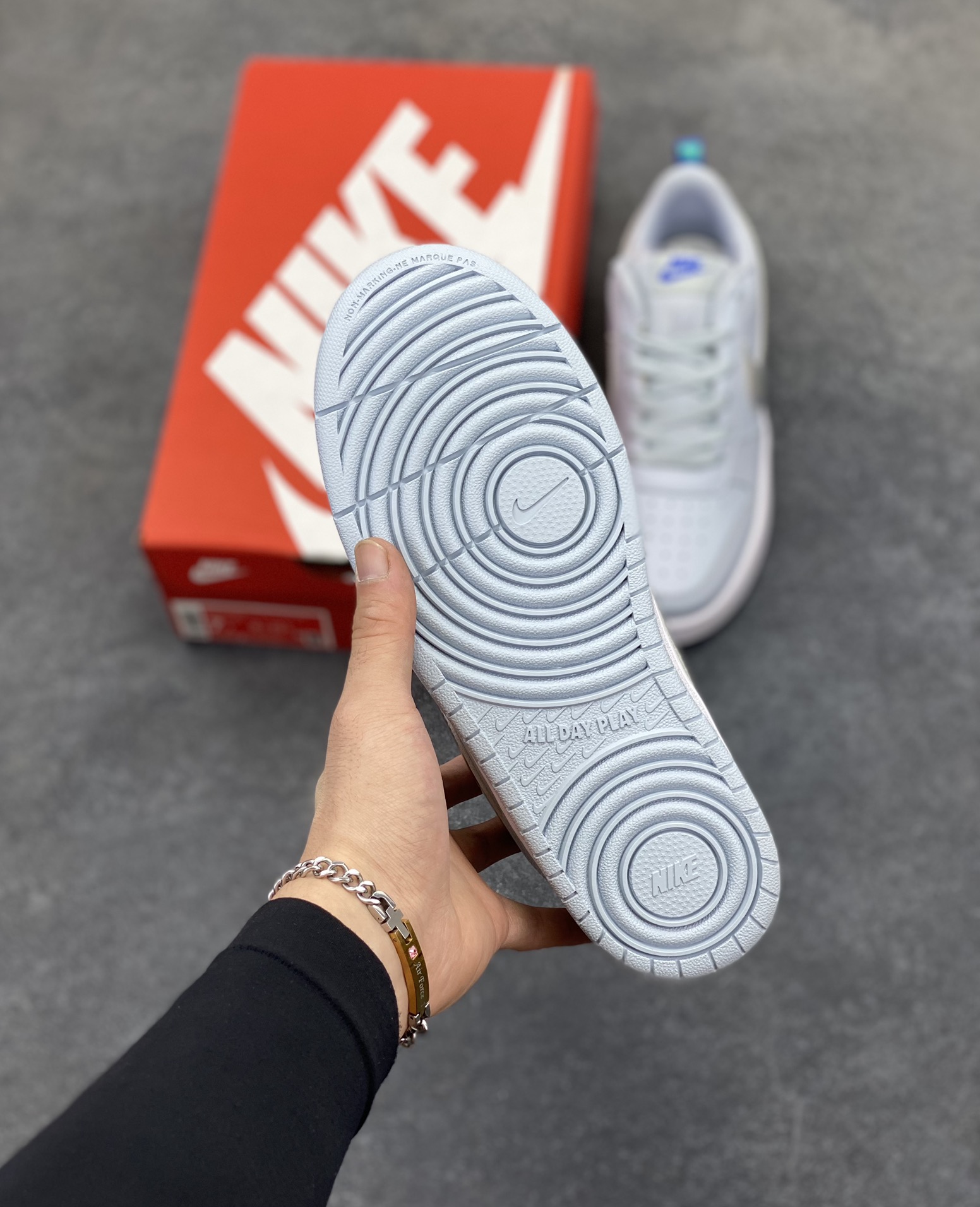 图片[5]-福利特价 Nike Court Borough 低帮百搭透气休闲运动板鞋男女鞋 经典耐用的设计，兼顾舒适脚感和出众风范，演绎匠心之作。结构性的支撑贴合感结合复古篮球设计，塑就场外全明星风范。 货号：CJ2239-401 尺码：36 36.5 37.5 38 38.5 39 40 40.5 4142 42.5 43 44 44.5 45-选品中心