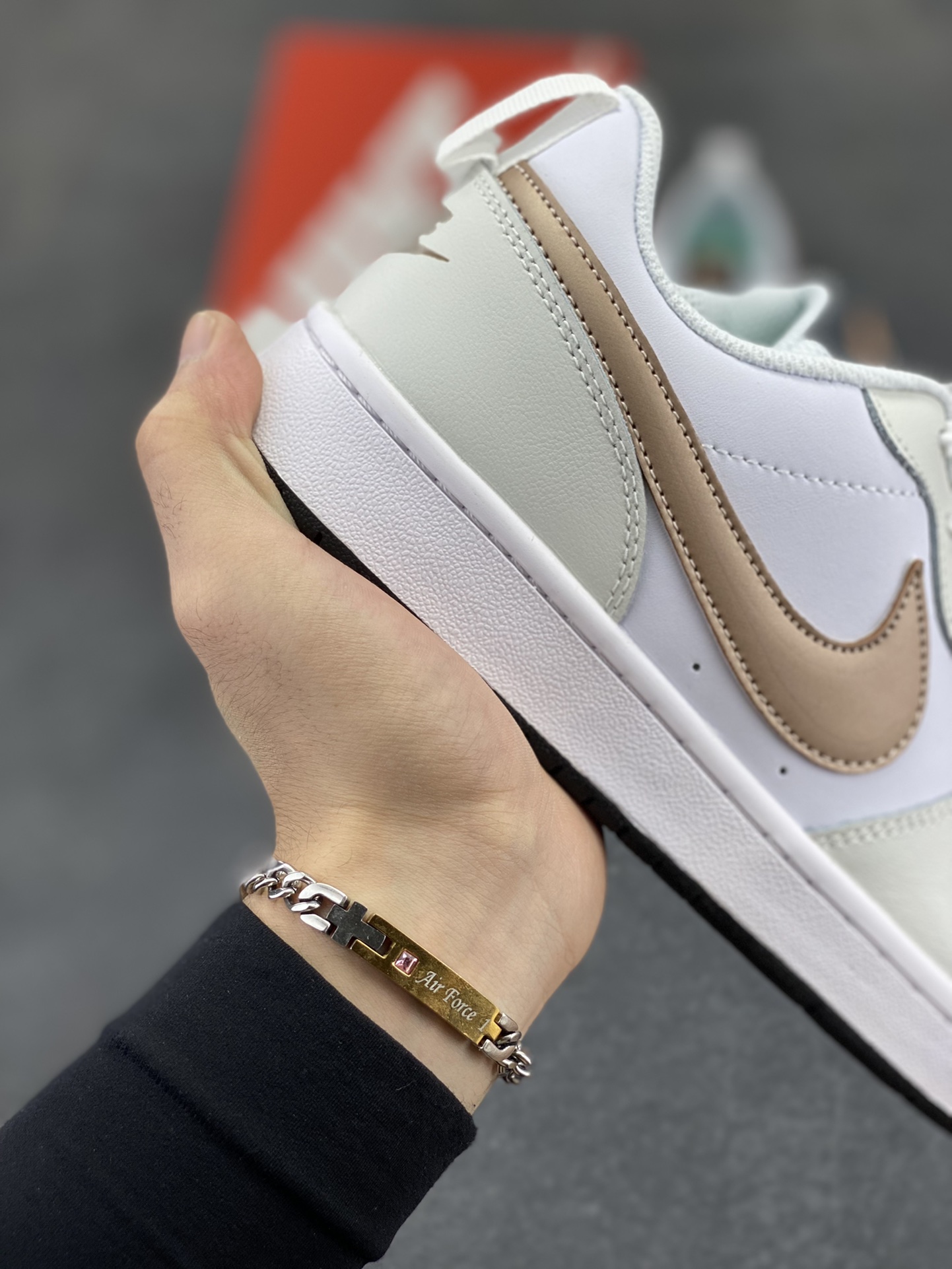 图片[6]-福利特价 Nike Court Borough 低帮百搭透气休闲运动板鞋男女鞋 经典耐用的设计，兼顾舒适脚感和出众风范，演绎匠心之作。结构性的支撑贴合感结合复古篮球设计，塑就场外全明星风范。 货号：BQ5448-116 尺码：36 36.5 37.5 38 38.5 39 40 40.5 4142 42.5 43 44 44.5 45-选品中心