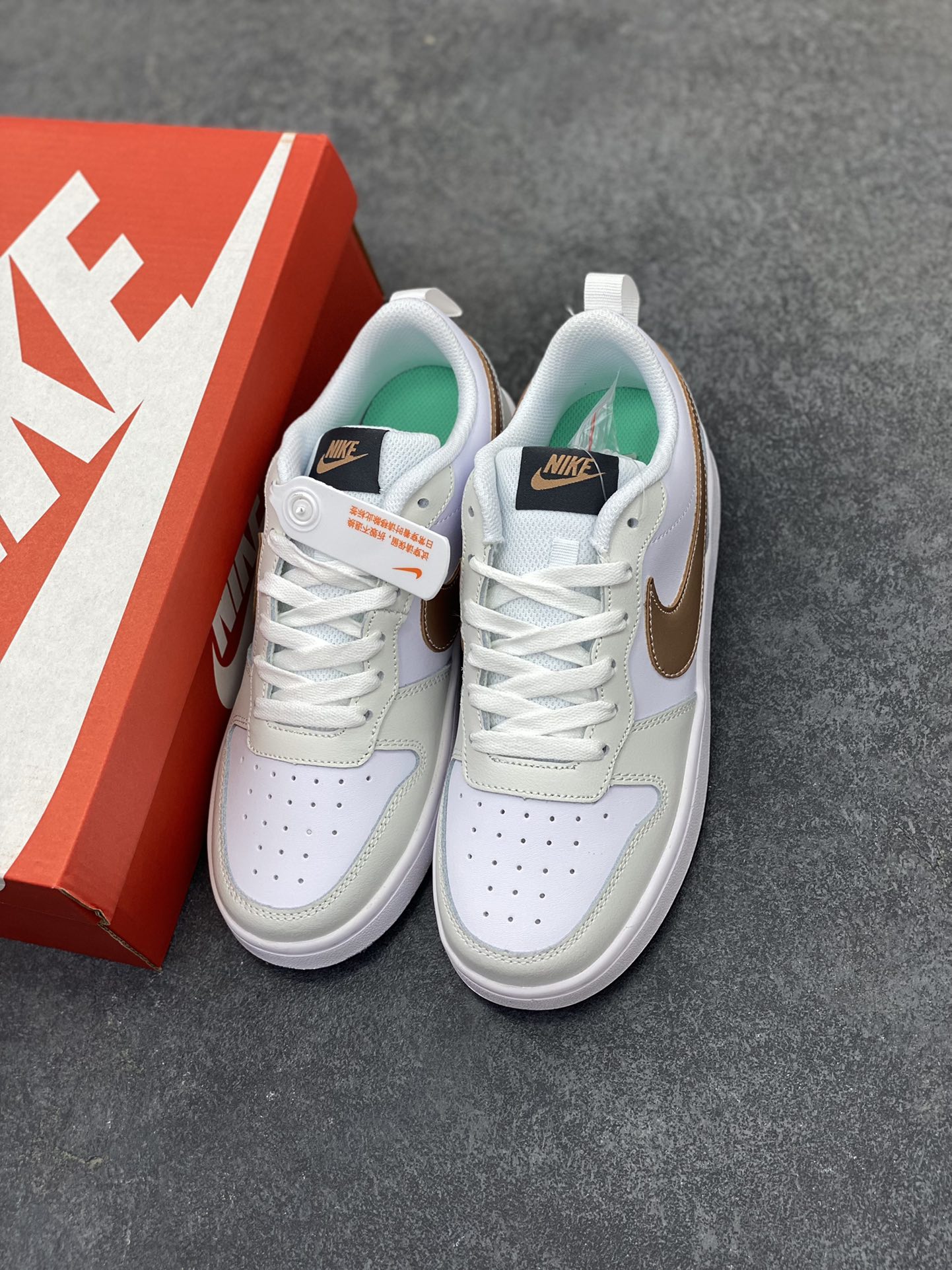 图片[8]-福利特价 Nike Court Borough 低帮百搭透气休闲运动板鞋男女鞋 经典耐用的设计，兼顾舒适脚感和出众风范，演绎匠心之作。结构性的支撑贴合感结合复古篮球设计，塑就场外全明星风范。 货号：BQ5448-116 尺码：36 36.5 37.5 38 38.5 39 40 40.5 4142 42.5 43 44 44.5 45-选品中心