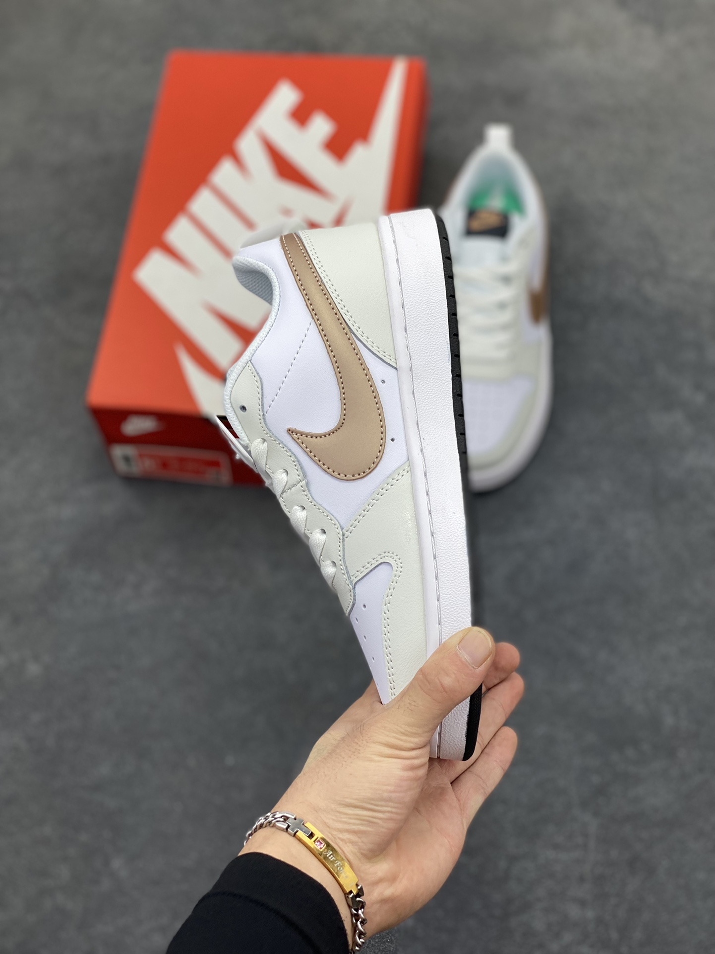 图片[3]-福利特价 Nike Court Borough 低帮百搭透气休闲运动板鞋男女鞋 经典耐用的设计，兼顾舒适脚感和出众风范，演绎匠心之作。结构性的支撑贴合感结合复古篮球设计，塑就场外全明星风范。 货号：BQ5448-116 尺码：36 36.5 37.5 38 38.5 39 40 40.5 4142 42.5 43 44 44.5 45-选品中心