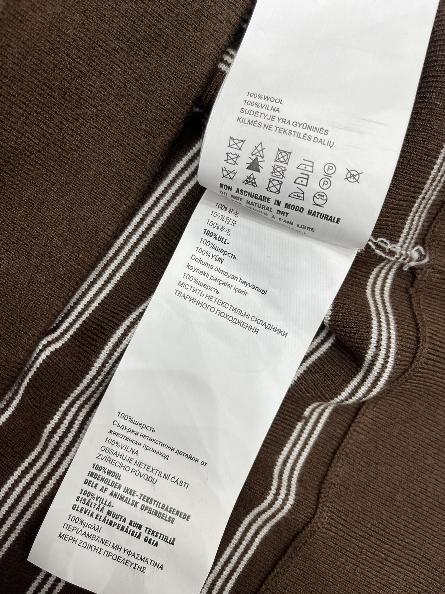 𝗠𝗜𝗨𝗠𝗜𝗨*缪缪新款条纹羊毛连帽衫🌈条纹设计超吸睛：经典的条纹元素永远不会过时👏，缪缪这款连帽衫把条纹