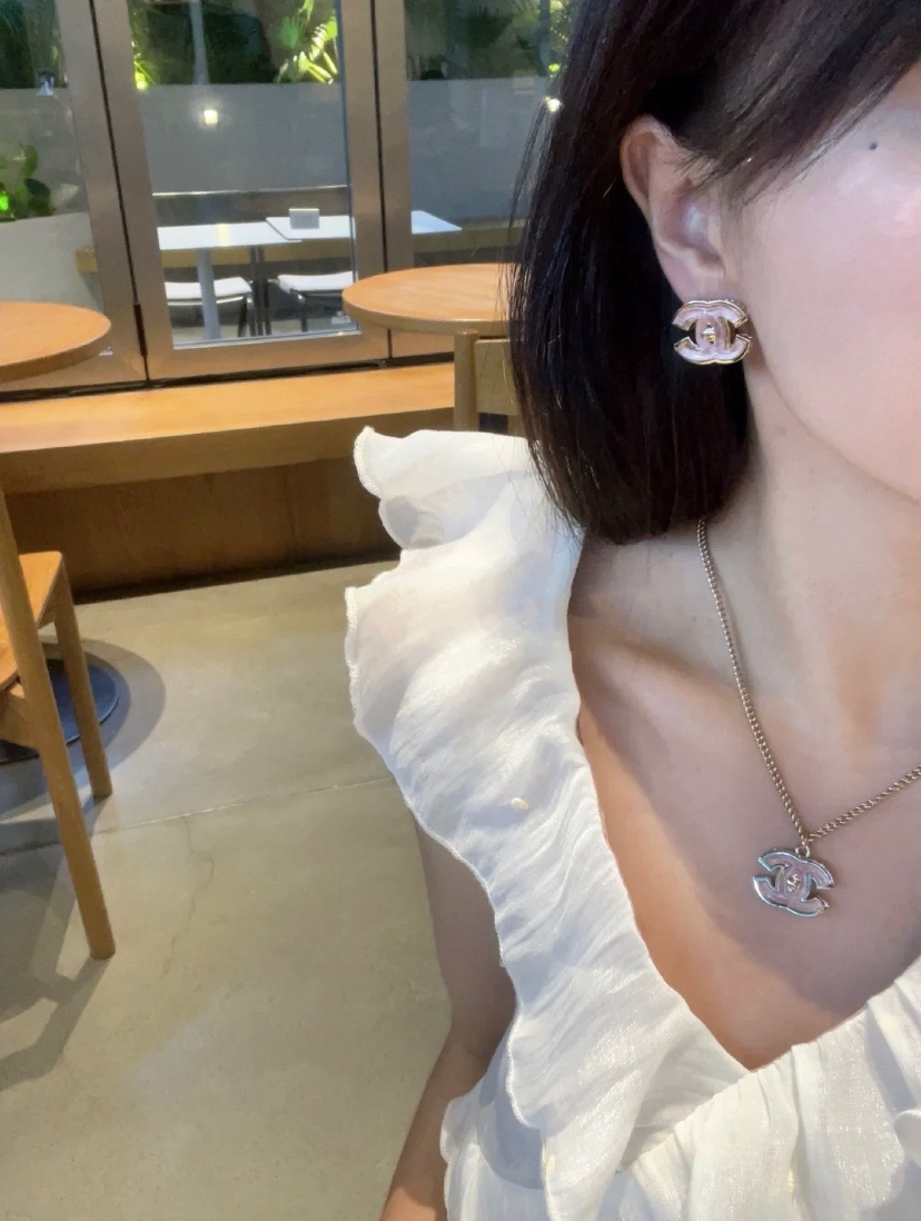 Chanel Pink CC Logo Earrings with Gold Trim, Elegant and Chic 10 i1755842795 4486 8