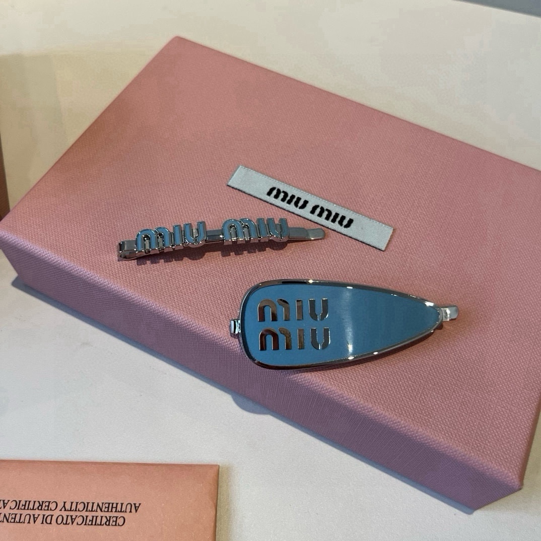 🆕（单个）

miumiu缪缪新款发夹