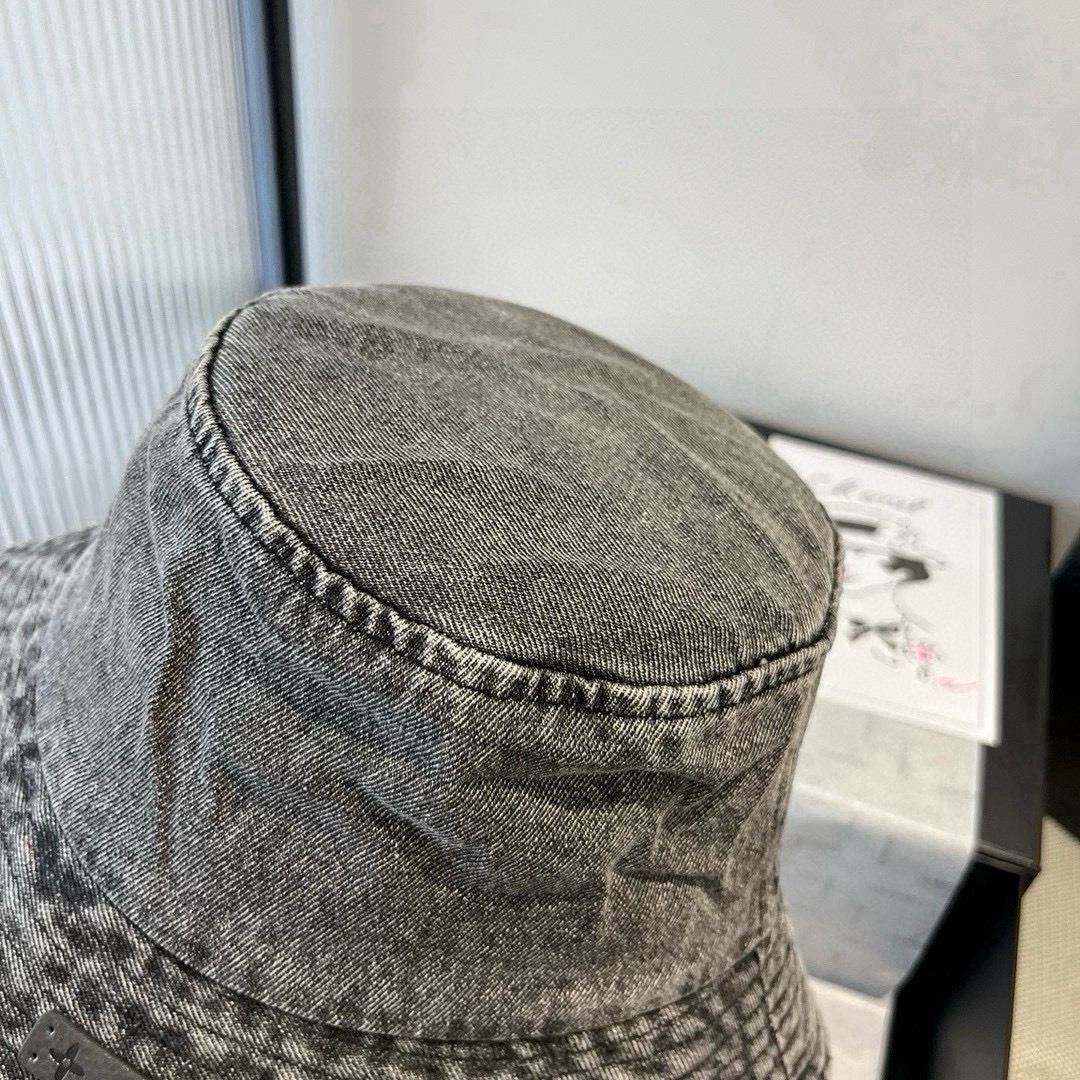 🆕

Lv牛仔渔夫帽、男女通用头围57cm