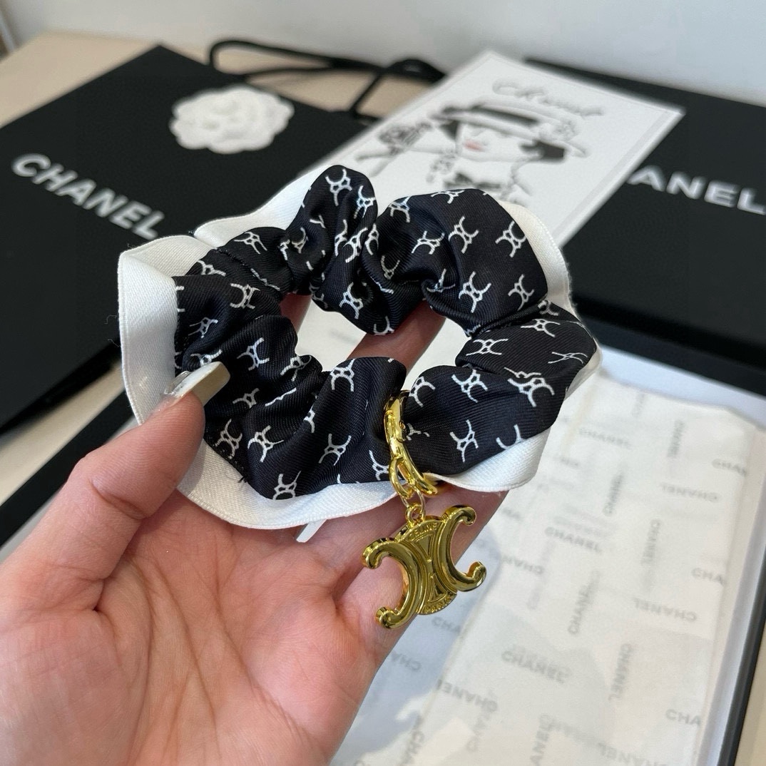 🆕

Celine赛琳新款发圈