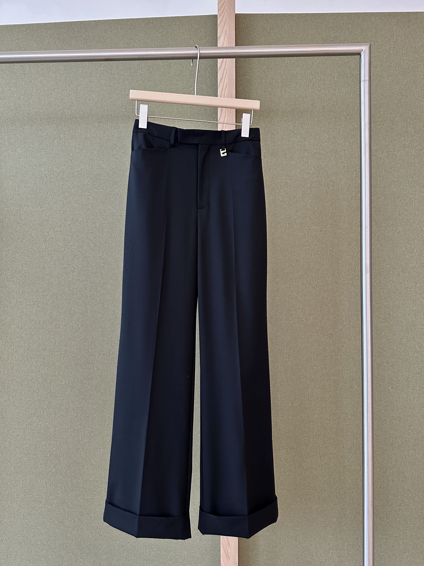 NO:469987,YS ｜ NEW ARRIVALS! Imported wool fabric trousers This fabric brand is very awesome. The source factory for first-line luxury brands to cooperate with~ Invincible tailoring SML,,alexander wang19860909YS ｜ NEW ARRIVALS! 进口羊毛面料西裤 这个面料品牌非常牛 一线奢牌合作的源厂～ 剪裁无敌  SML,,alexander wang,Women's clothing