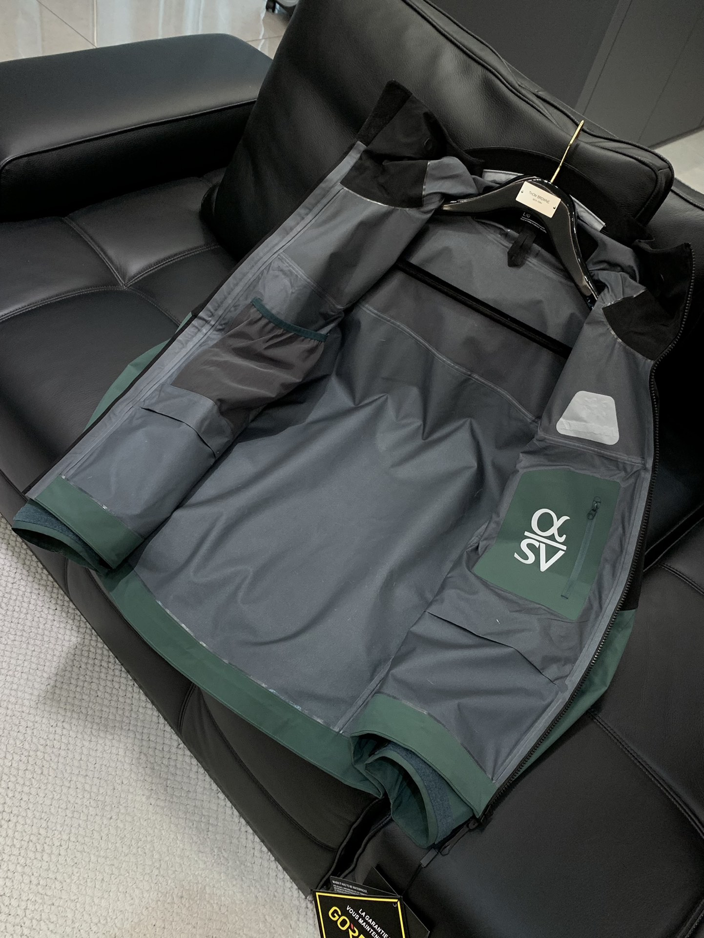 ，ARCTERYX 始祖鸟，2025秋冬AW新品，时尚休闲冲锋衣外套，专柜同步有售，原单狠货，进口原版面