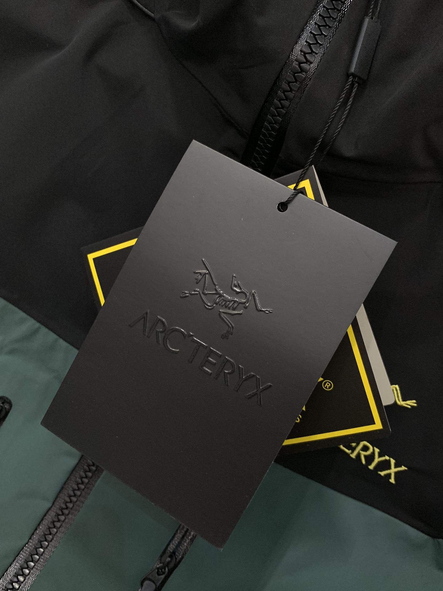，ARCTERYX 始祖鸟，2025秋冬AW新品，时尚休闲冲锋衣外套，专柜同步有售，原单狠货，进口原版面