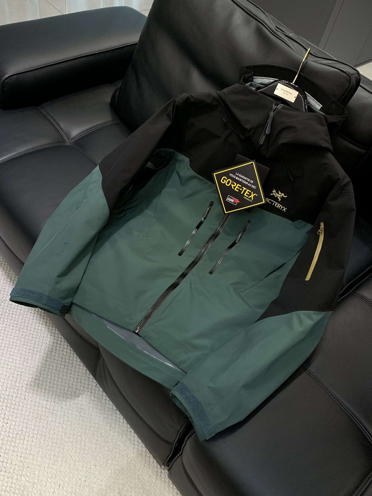 ，ARCTERYX 始祖鸟，2025秋冬AW新品，时尚休闲冲锋衣外套，专柜同步有售，原单狠货，进口原版面