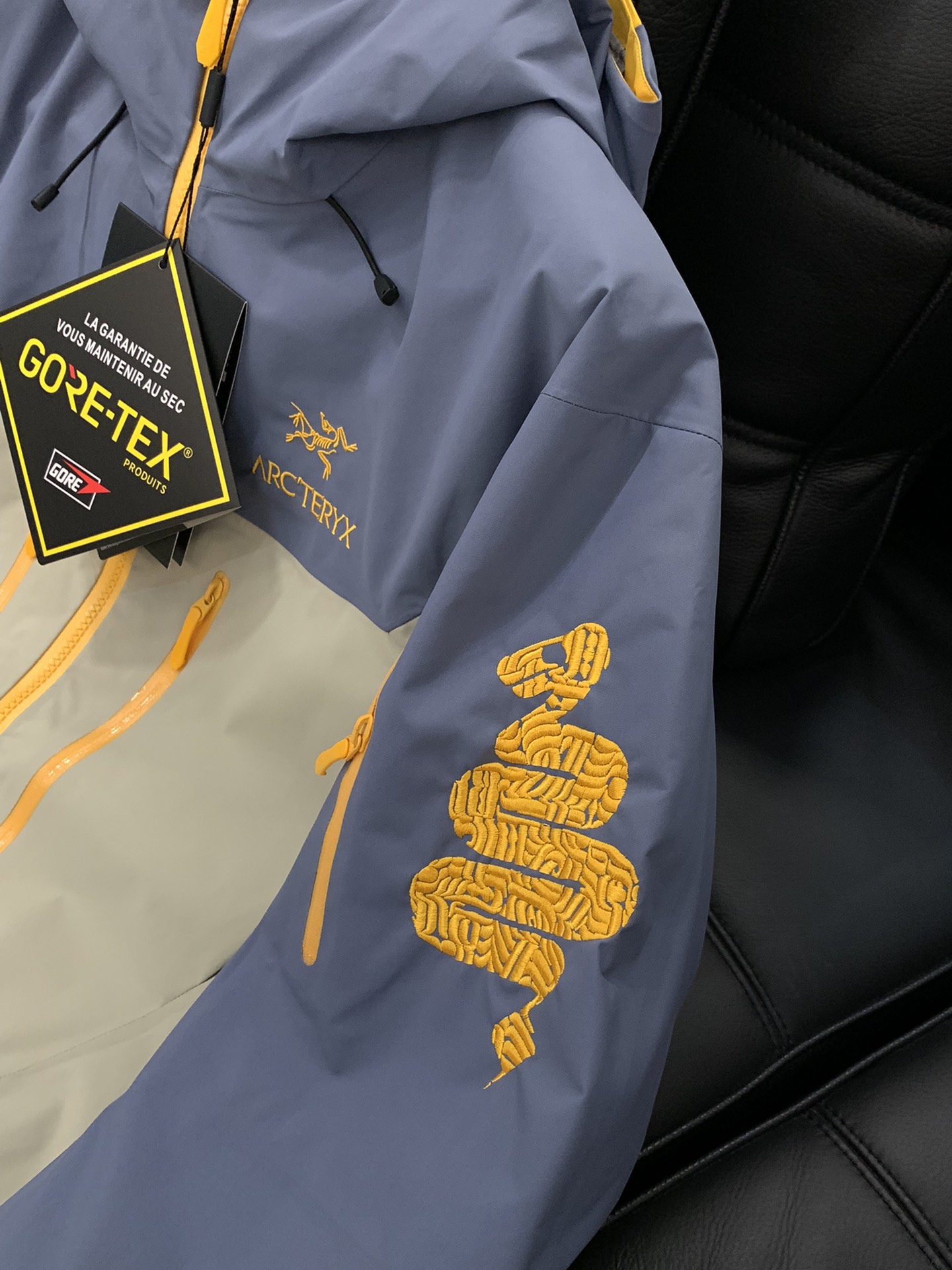 ，ARCTERYX 始祖鸟，2025秋冬AW新品，时尚休闲冲锋衣外套，专柜同步有售，原单狠货，进口原版面