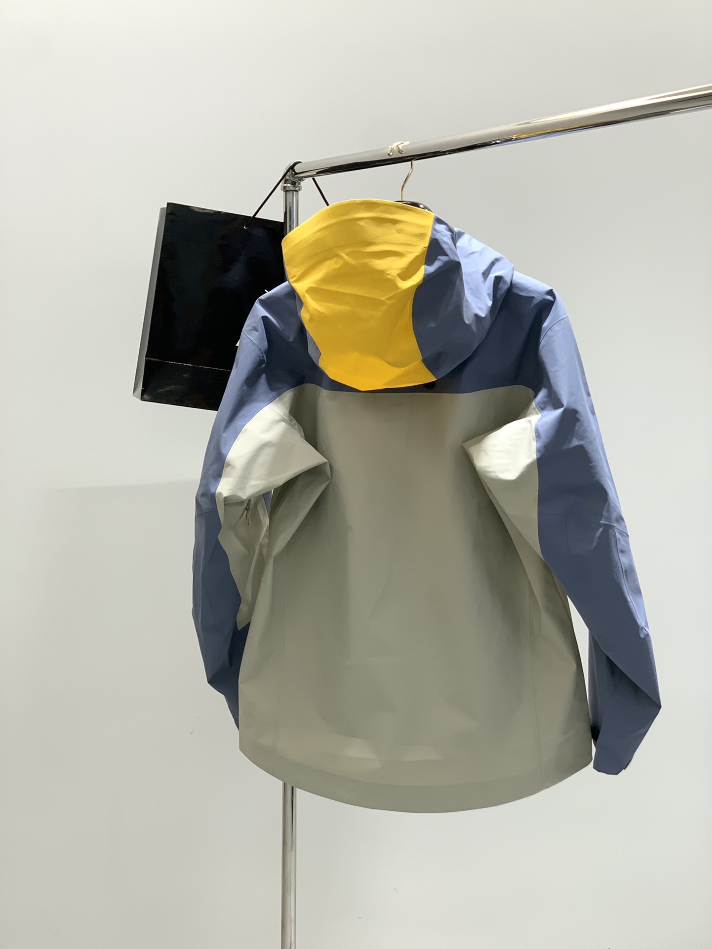 ，ARCTERYX 始祖鸟，2025秋冬AW新品，时尚休闲冲锋衣外套，专柜同步有售，原单狠货，进口原版面