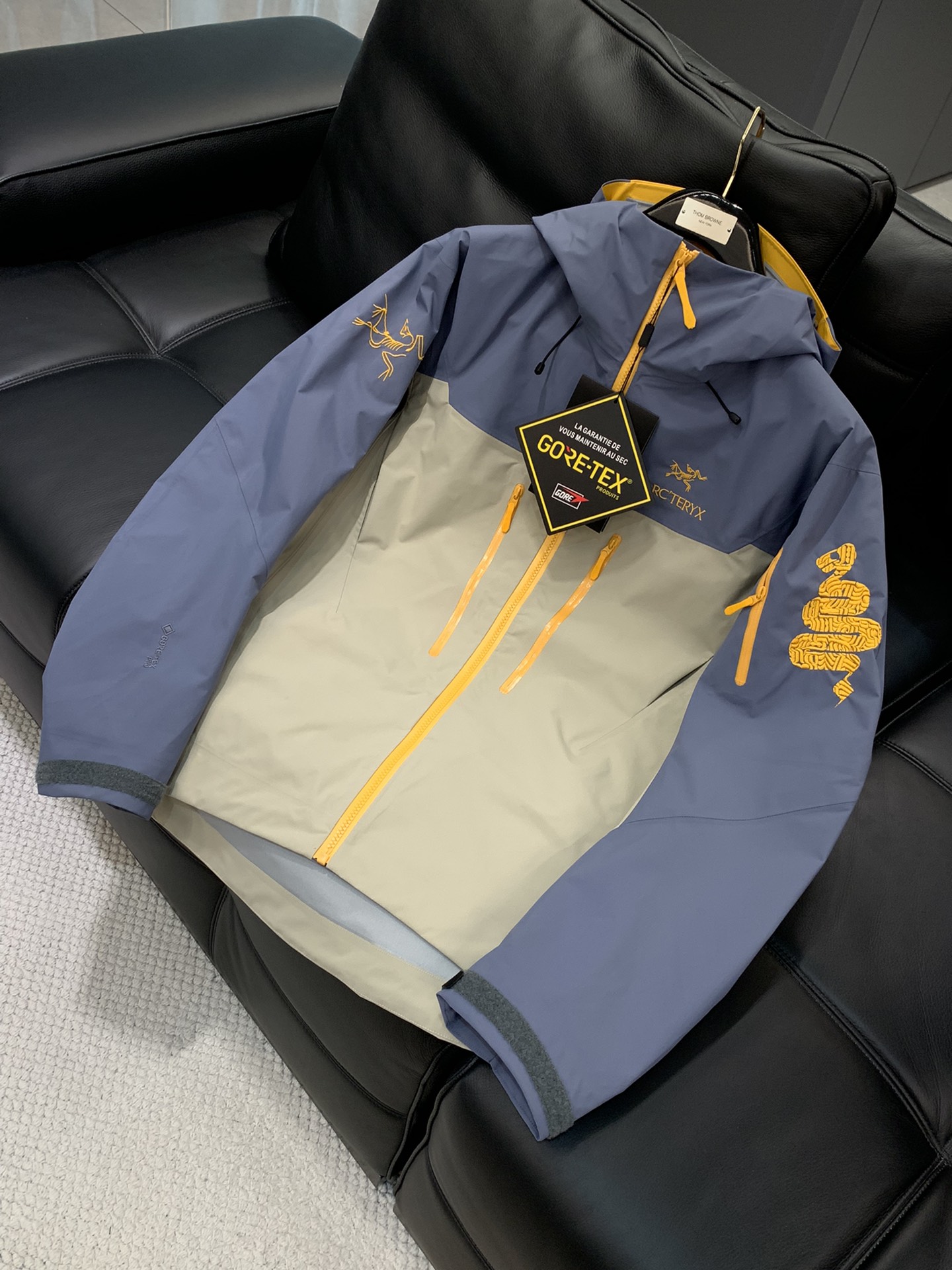 ，ARCTERYX 始祖鸟，2025秋冬AW新品，时尚休闲冲锋衣外套，专柜同步有售，原单狠货，进口原版面