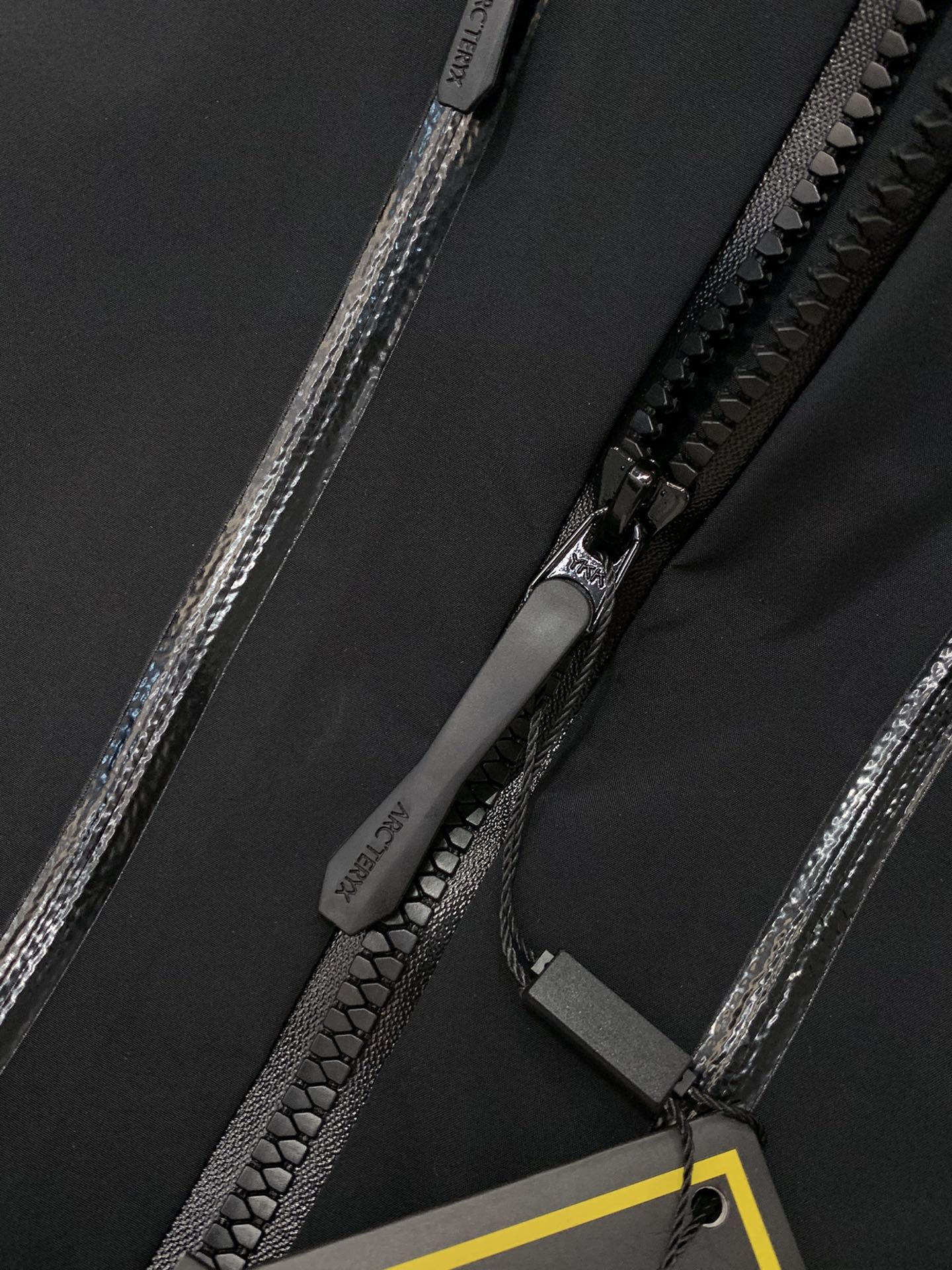 ，ARCTERYX 始祖鸟，2025秋冬AW新品，时尚休闲冲锋衣外套，专柜同步有售，原单狠货，进口原版面