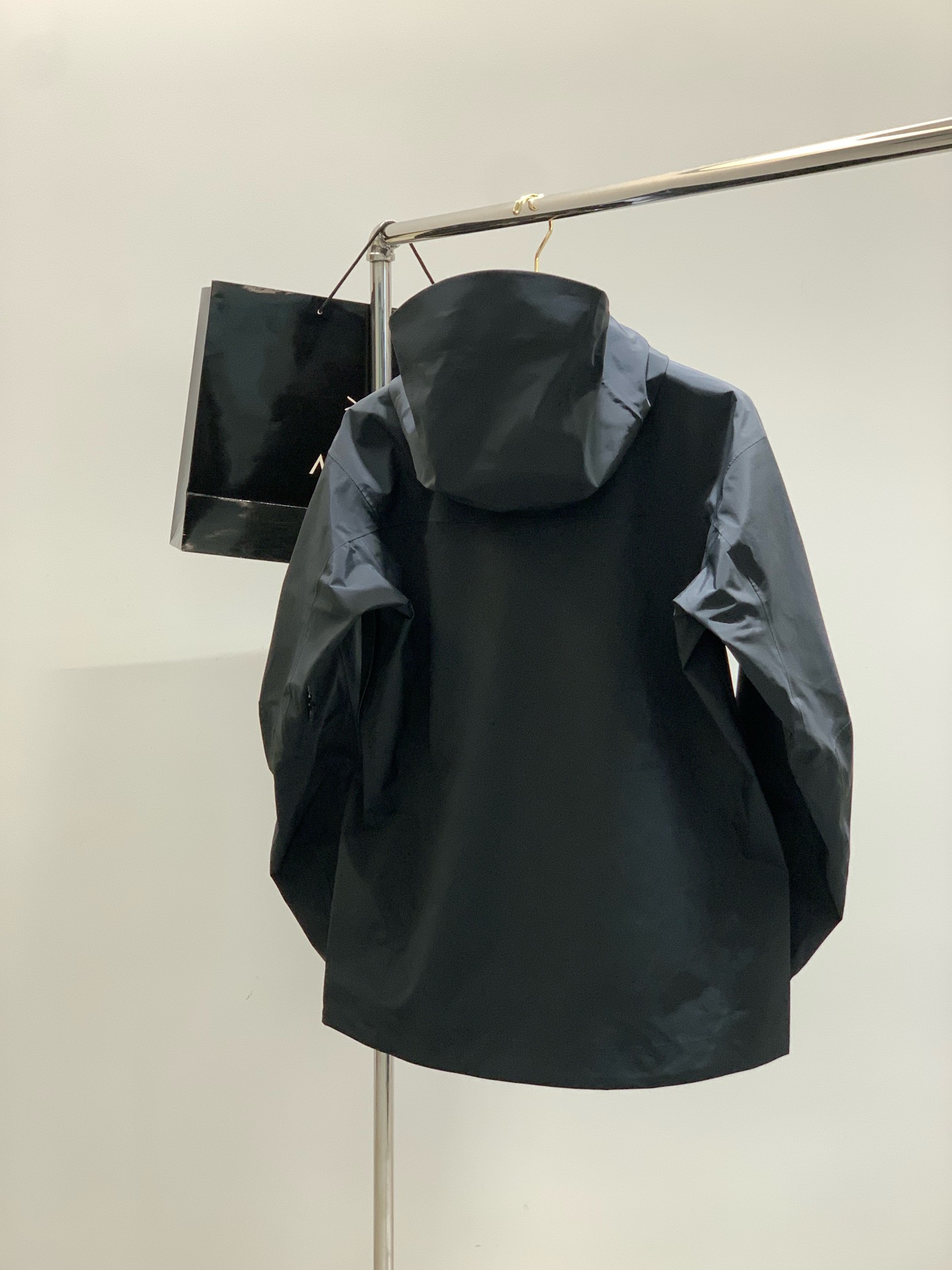 ，ARCTERYX 始祖鸟，2025秋冬AW新品，时尚休闲冲锋衣外套，专柜同步有售，原单狠货，进口原版面