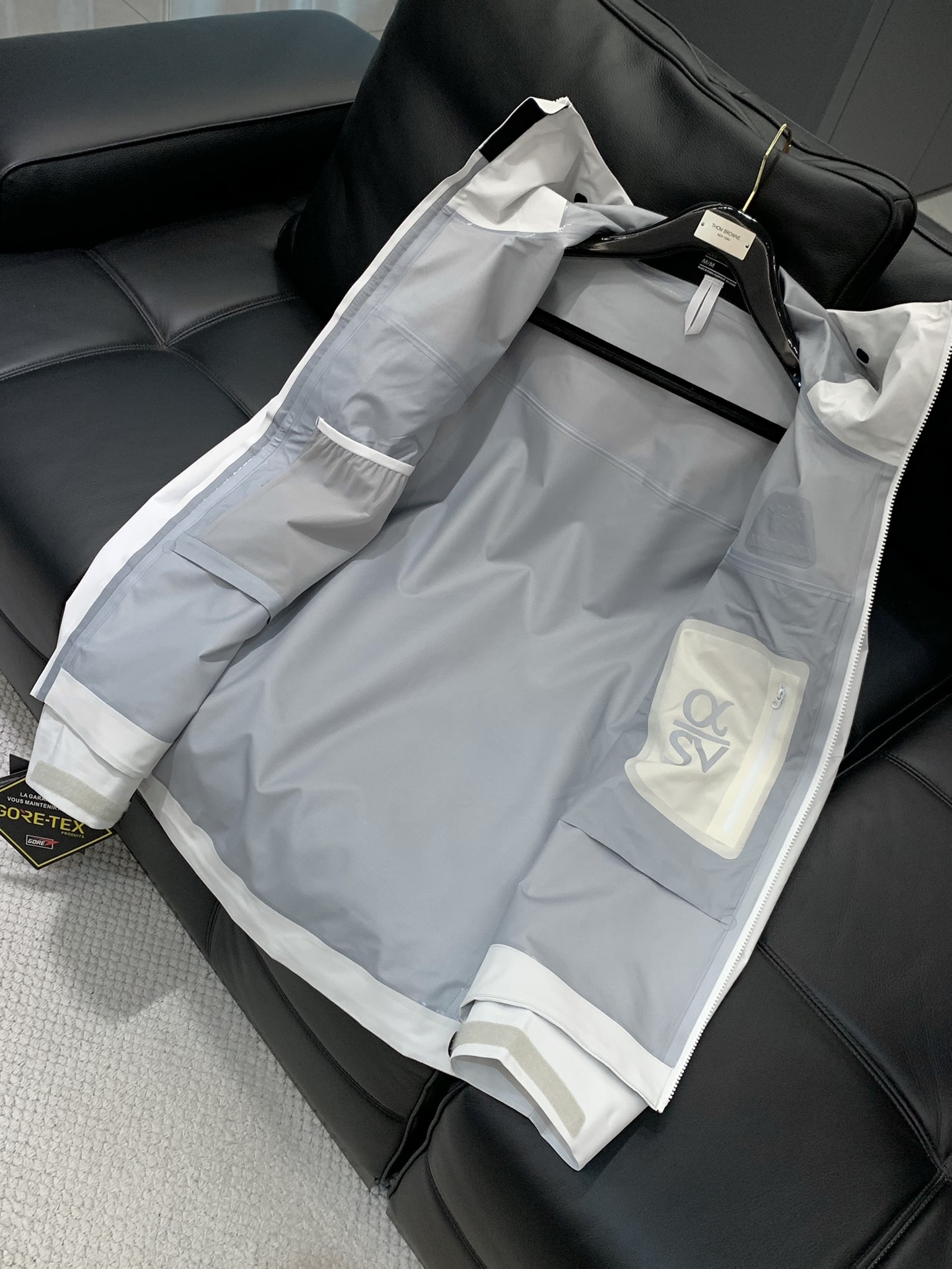 ，ARCTERYX 始祖鸟，2025秋冬AW新品，时尚休闲冲锋衣外套，专柜同步有售，原单狠货，进口原版面