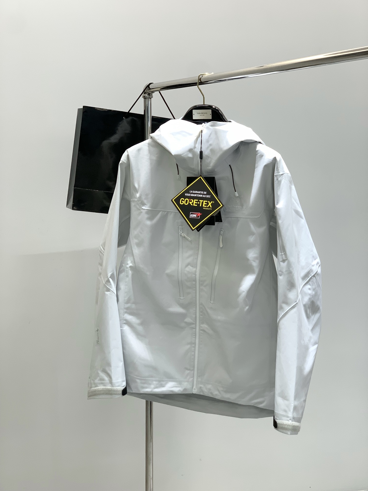 ，ARCTERYX 始祖鸟，2025秋冬AW新品，时尚休闲冲锋衣外套，专柜同步有售，原单狠货，进口原版面