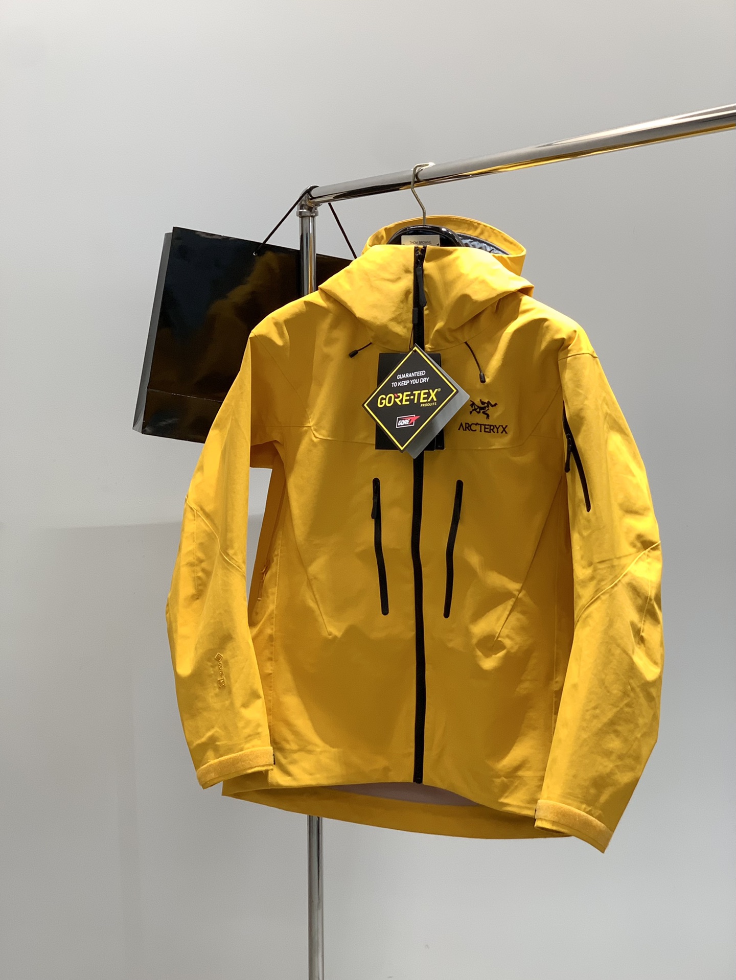 ，ARCTERYX 始祖鸟，2025秋冬AW新品，时尚休闲冲锋衣外套，专柜同步有售，原单狠货，进口原版面