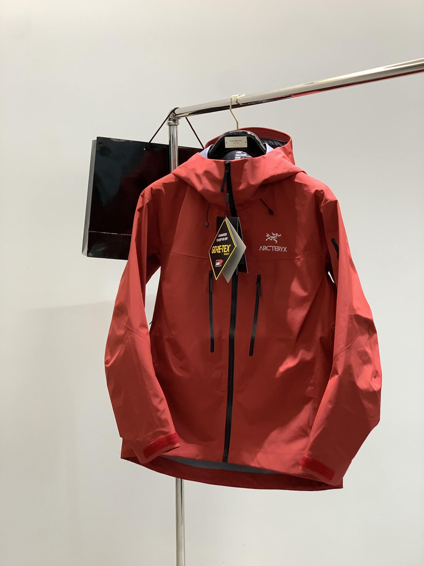，ARCTERYX 始祖鸟，2025秋冬AW新品，时尚休闲冲锋衣外套，专柜同步有售，原单狠货，进口原版面