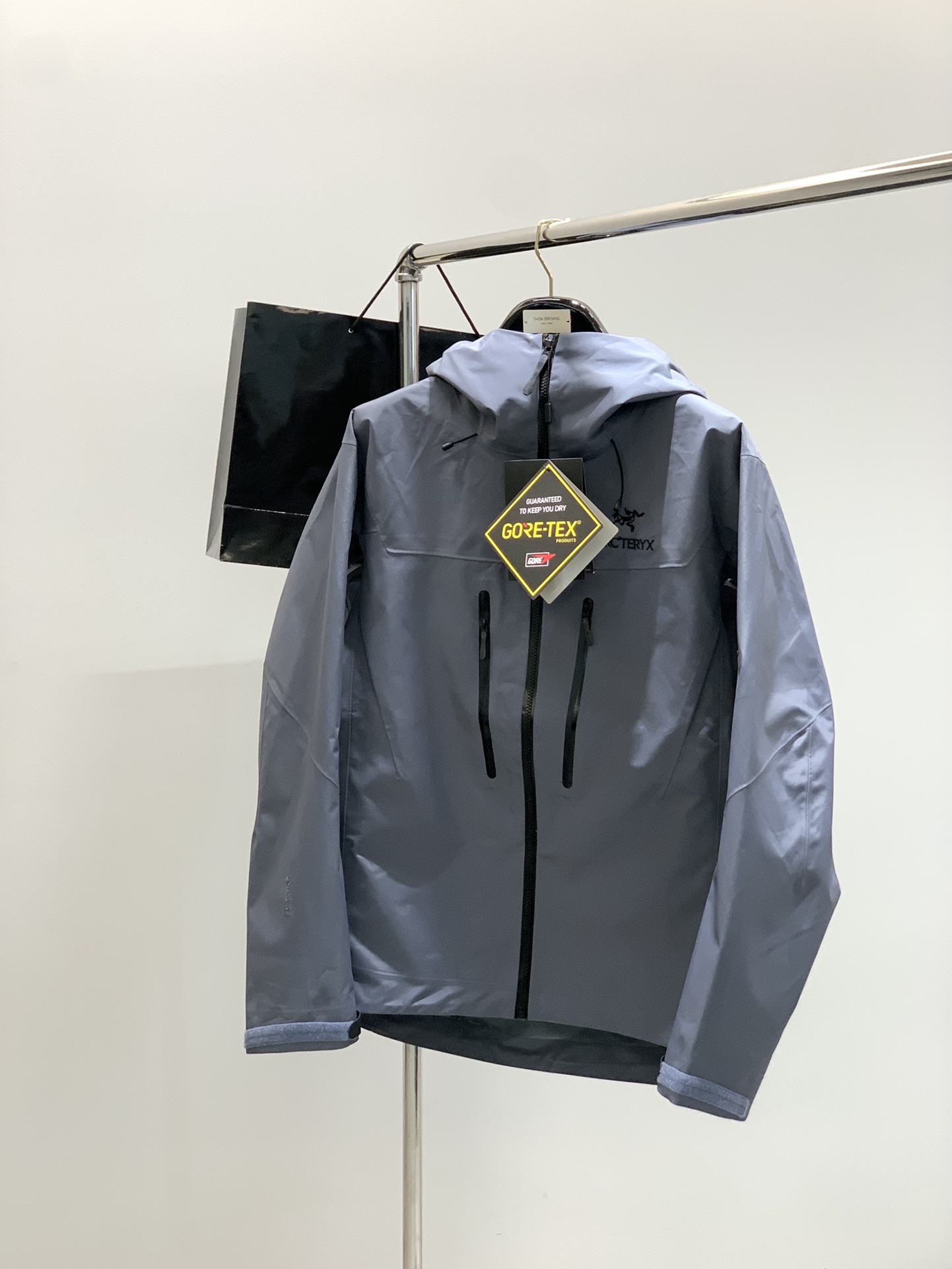 ，ARCTERYX 始祖鸟，2025秋冬AW新品，时尚休闲冲锋衣外套，专柜同步有售，原单狠货，进口原版面