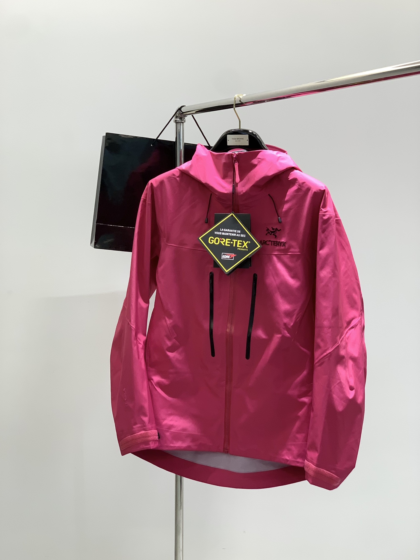 ，ARCTERYX 始祖鸟，2025秋冬AW新品，时尚休闲冲锋衣外套，专柜同步有售，原单狠货，进口原版面