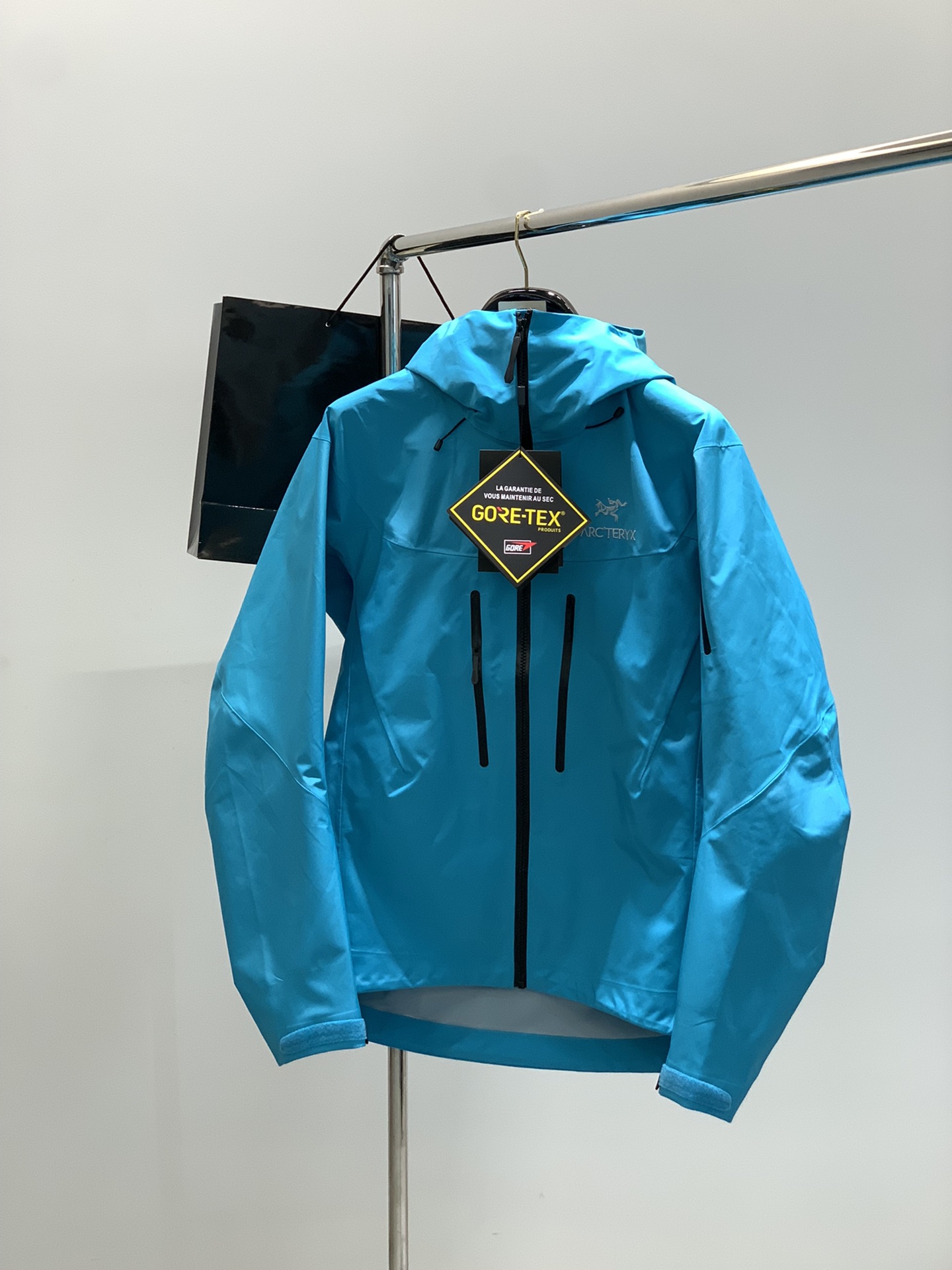 ，ARCTERYX 始祖鸟，2025秋冬AW新品，时尚休闲冲锋衣外套，专柜同步有售，原单狠货，进口原版面