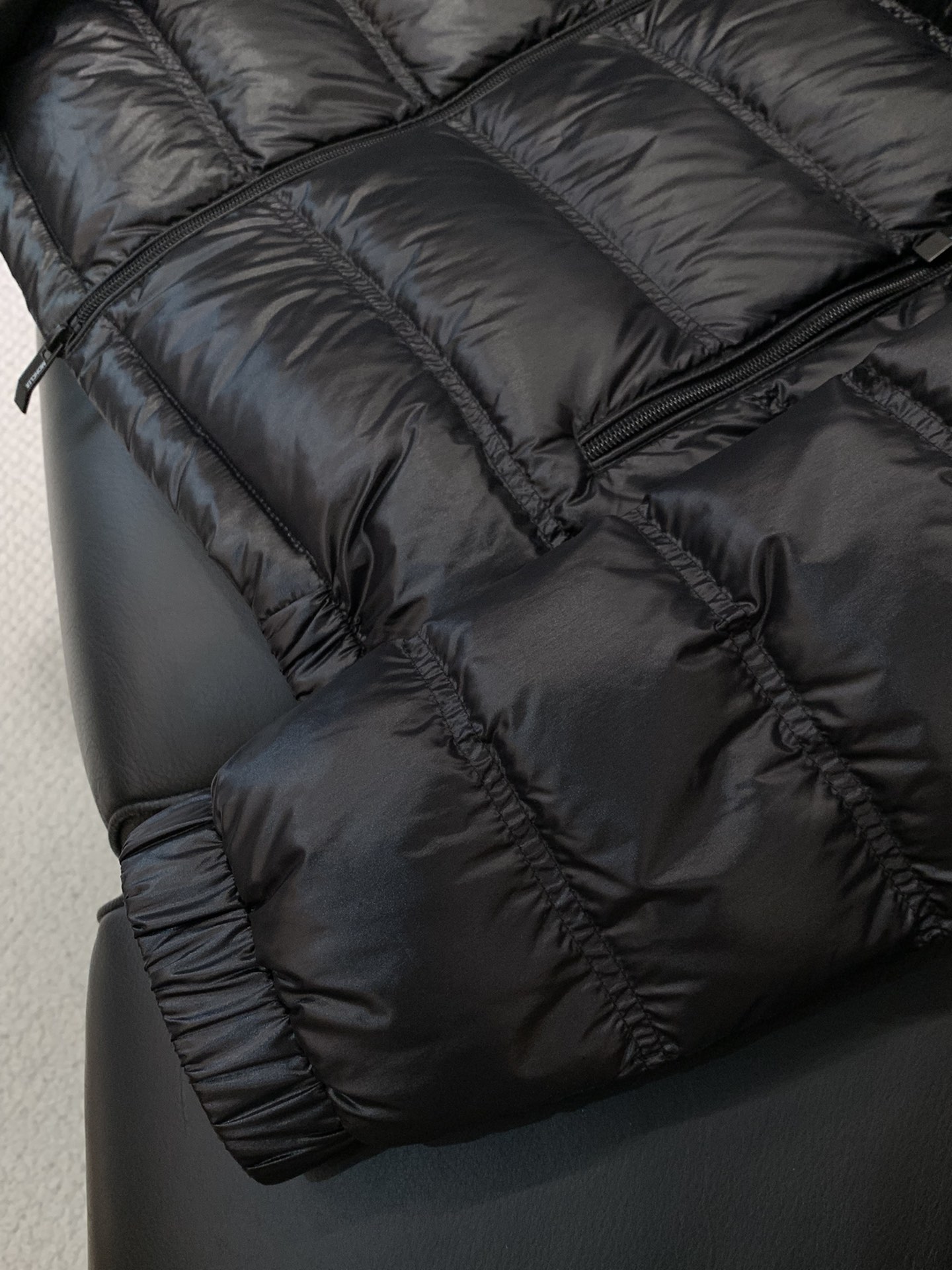 ，Moncler 蒙口，2025冬季最新品，专柜同步有售，原单狠货，时尚休闲羽绒服外套，上身舒适！吸睛而
