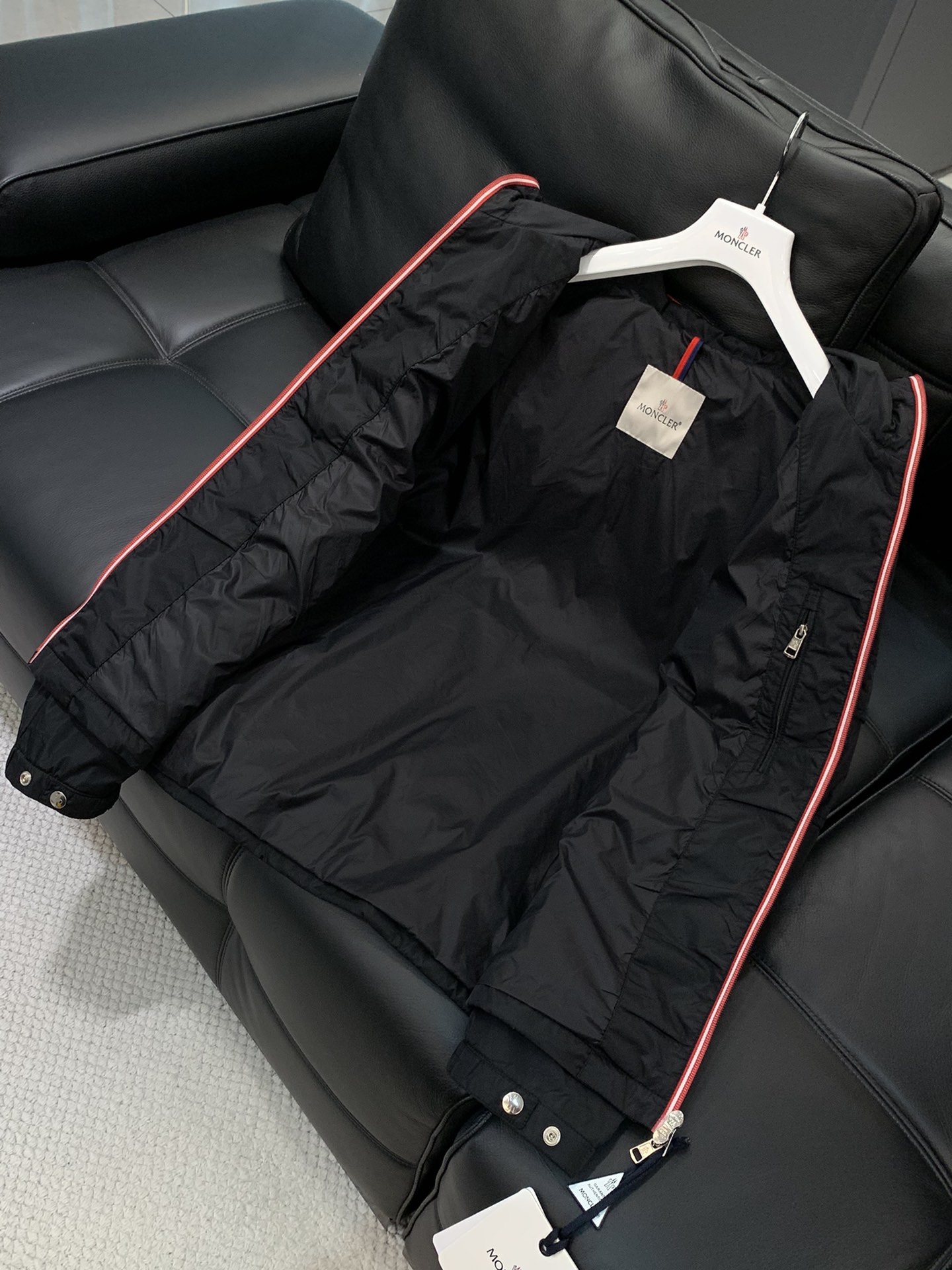 ，Moncler 蒙口，2025秋季最新品，专柜同步有售，原单狠货，时尚休闲连帽外套，上身舒适！吸睛而有