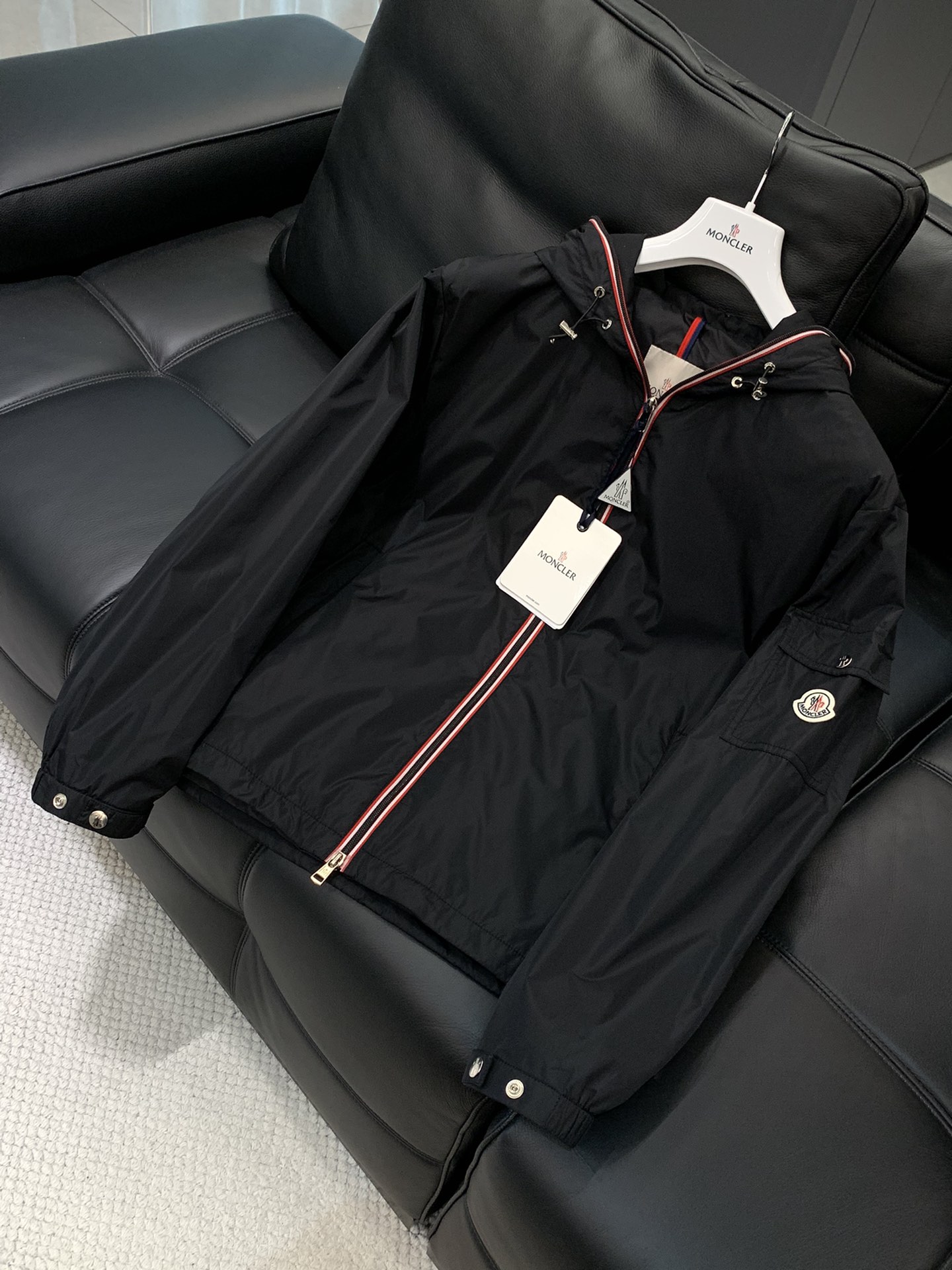 ，Moncler 蒙口，2025秋季最新品，专柜同步有售，原单狠货，时尚休闲连帽外套，上身舒适！吸睛而有