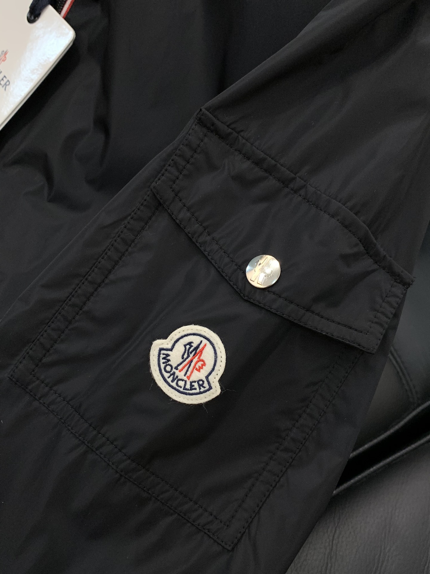 ，Moncler 蒙口，2025秋季最新品，专柜同步有售，原单狠货，时尚休闲连帽外套，上身舒适！吸睛而有