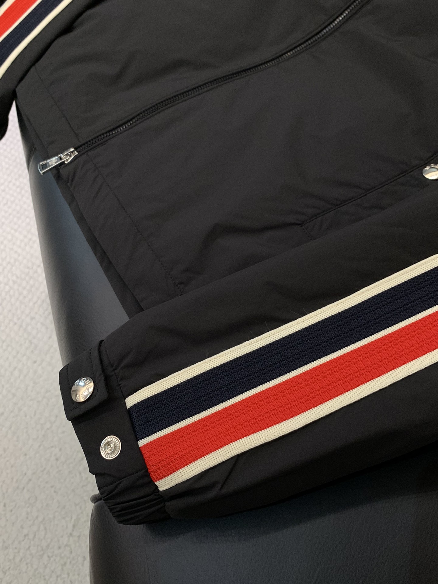 ，Moncler 蒙口，2025秋季最新品，专柜同步有售，原单狠货，时尚休闲连帽外套，上身舒适！吸睛而有