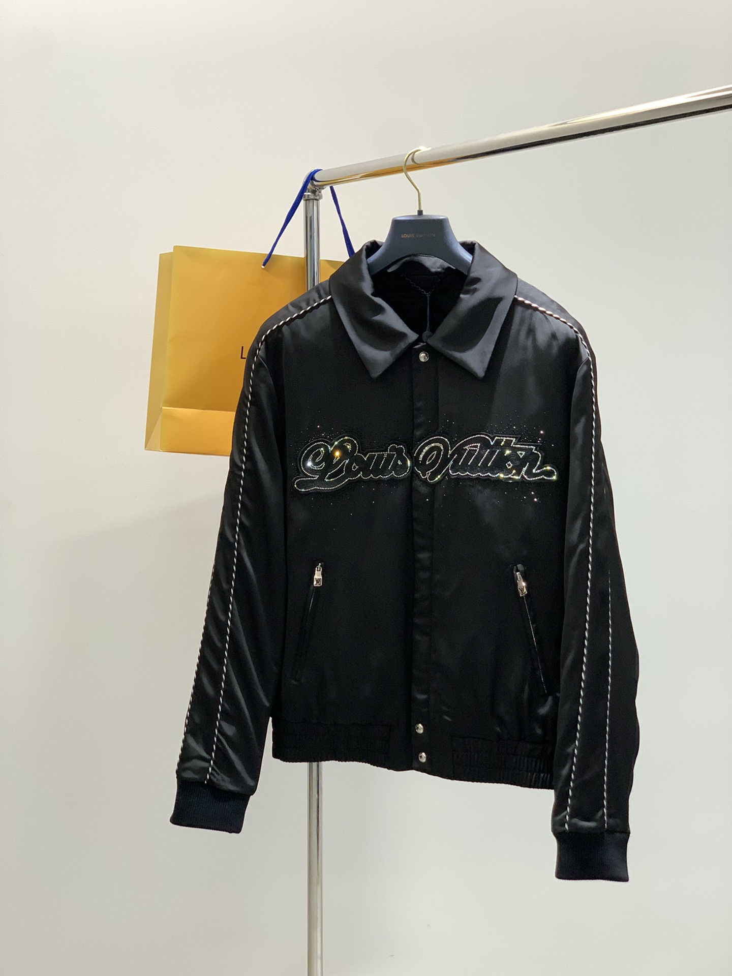 ，LouisVuitton 路易威登，2025冬季最新款，专柜同步有售，原单狠货，时尚休闲➕棉夹克外套，