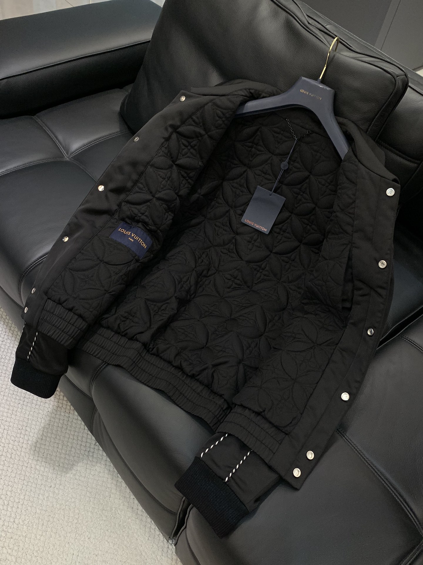 ，LouisVuitton 路易威登，2025冬季最新款，专柜同步有售，原单狠货，时尚休闲➕棉夹克外套，