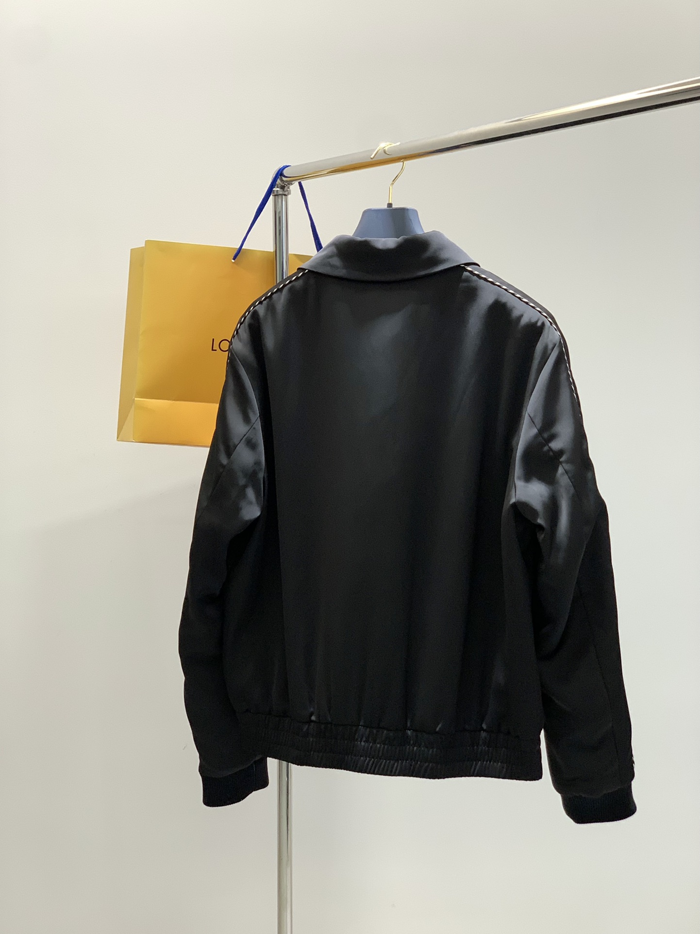 ，LouisVuitton 路易威登，2025冬季最新款，专柜同步有售，原单狠货，时尚休闲➕棉夹克外套，