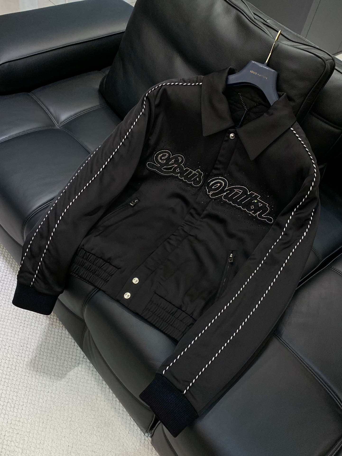 ，LouisVuitton 路易威登，2025冬季最新款，专柜同步有售，原单狠货，时尚休闲➕棉夹克外套，